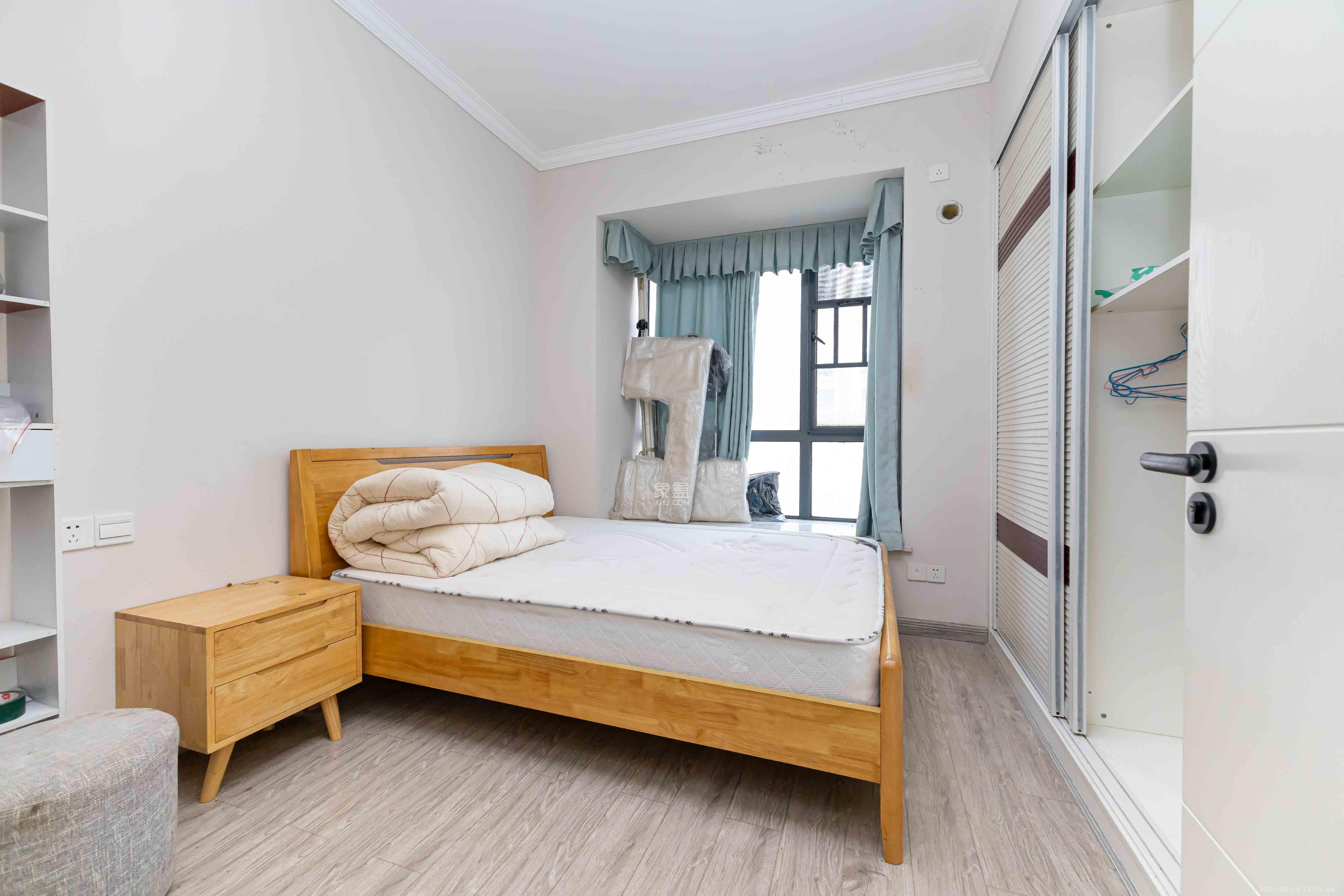 浩龙音乐界 3室2厅2卫 70.0万 浩龙音乐界 3室2厅2卫 70.0万卧室