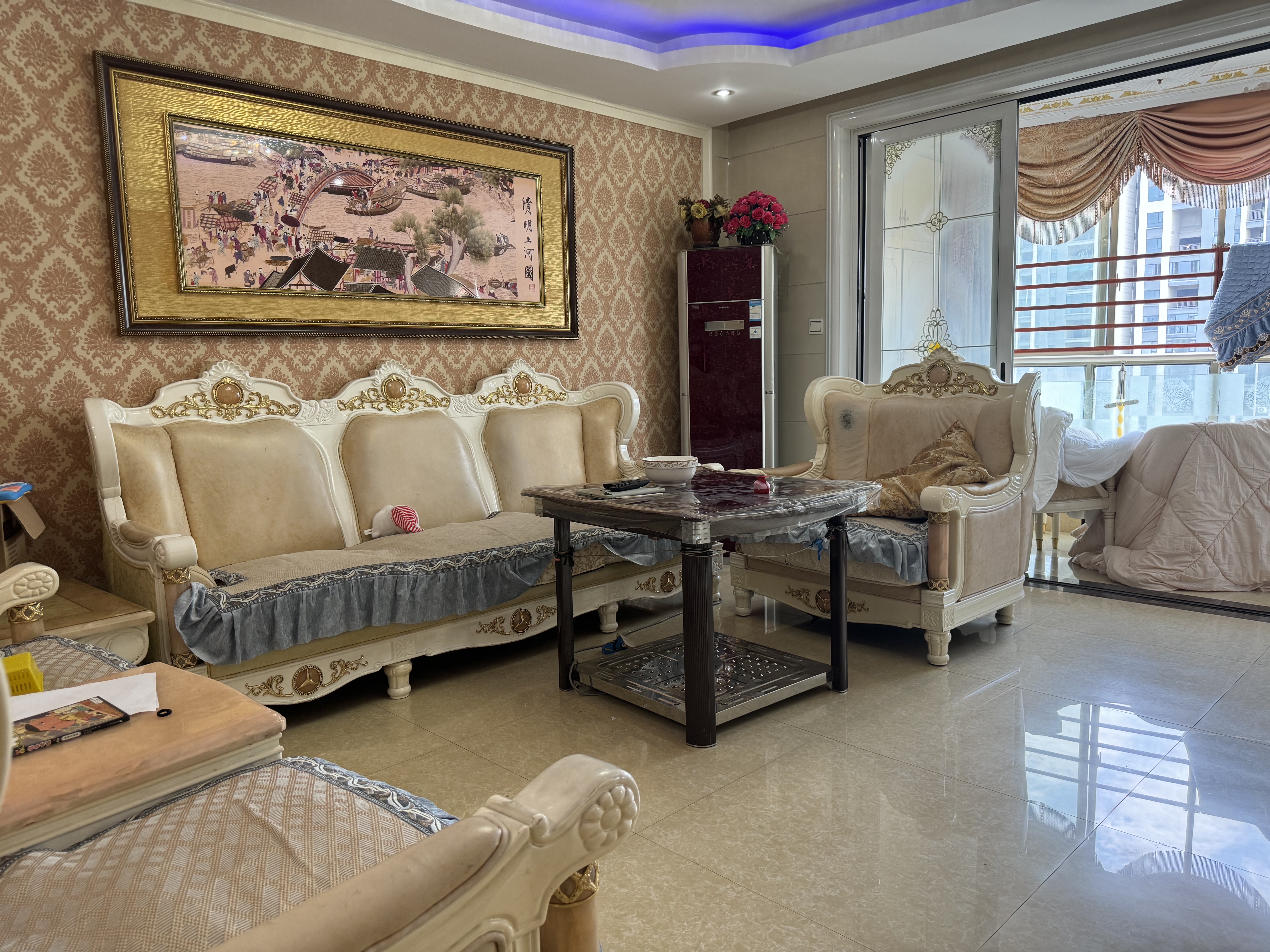 金园小区 3室2厅2卫 85.8万 金园小区 3室2厅2卫 85.8万客厅