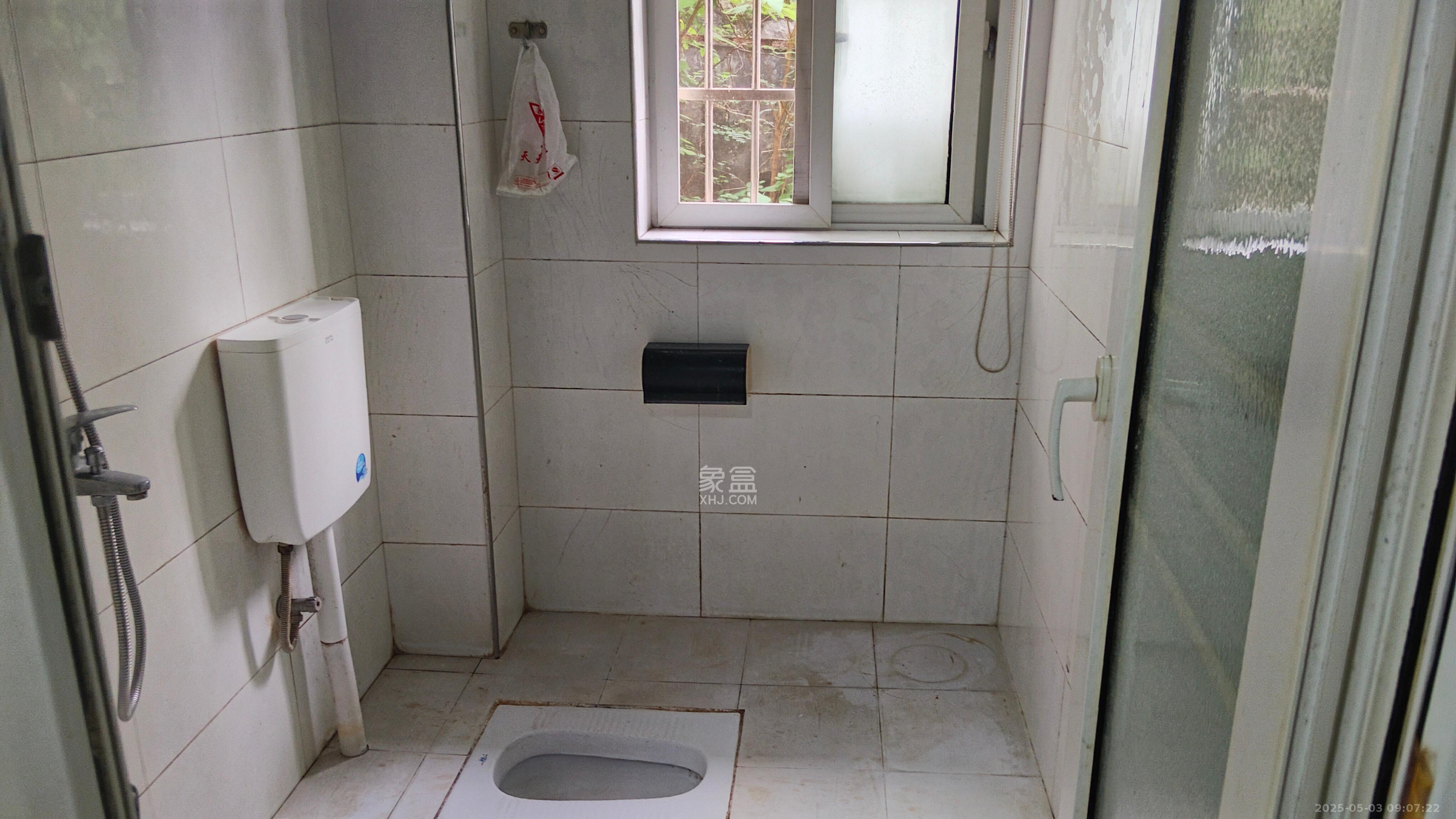 新诚小区  3室1厅1卫   1800.00元/月室内图