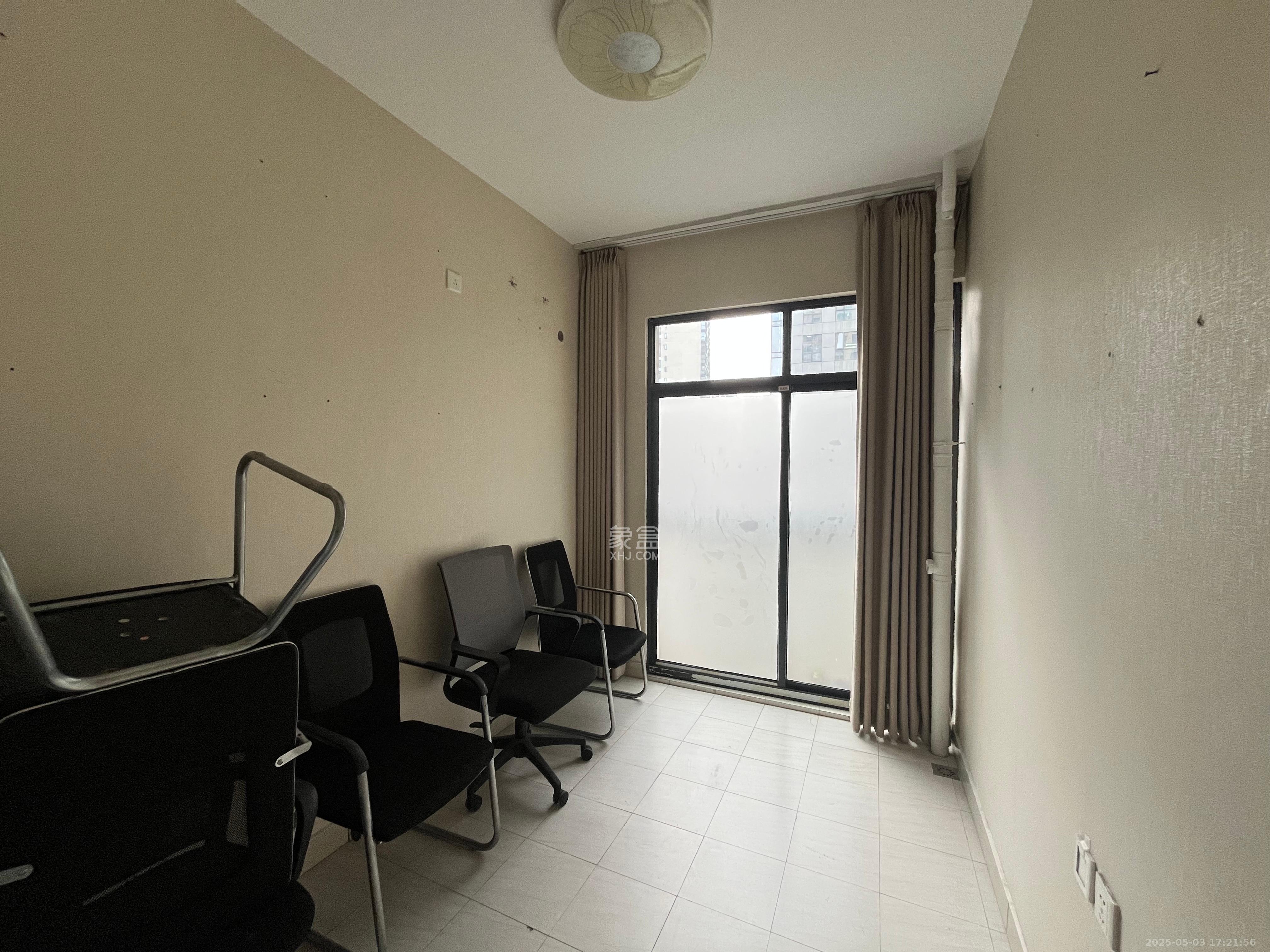 德思勤城市广场(宝格丽公寓) 4室1厅1卫 4500.0元/月 德思勤城市广场(宝格丽公寓) 4室1厅1卫 4500.0元/月室内图