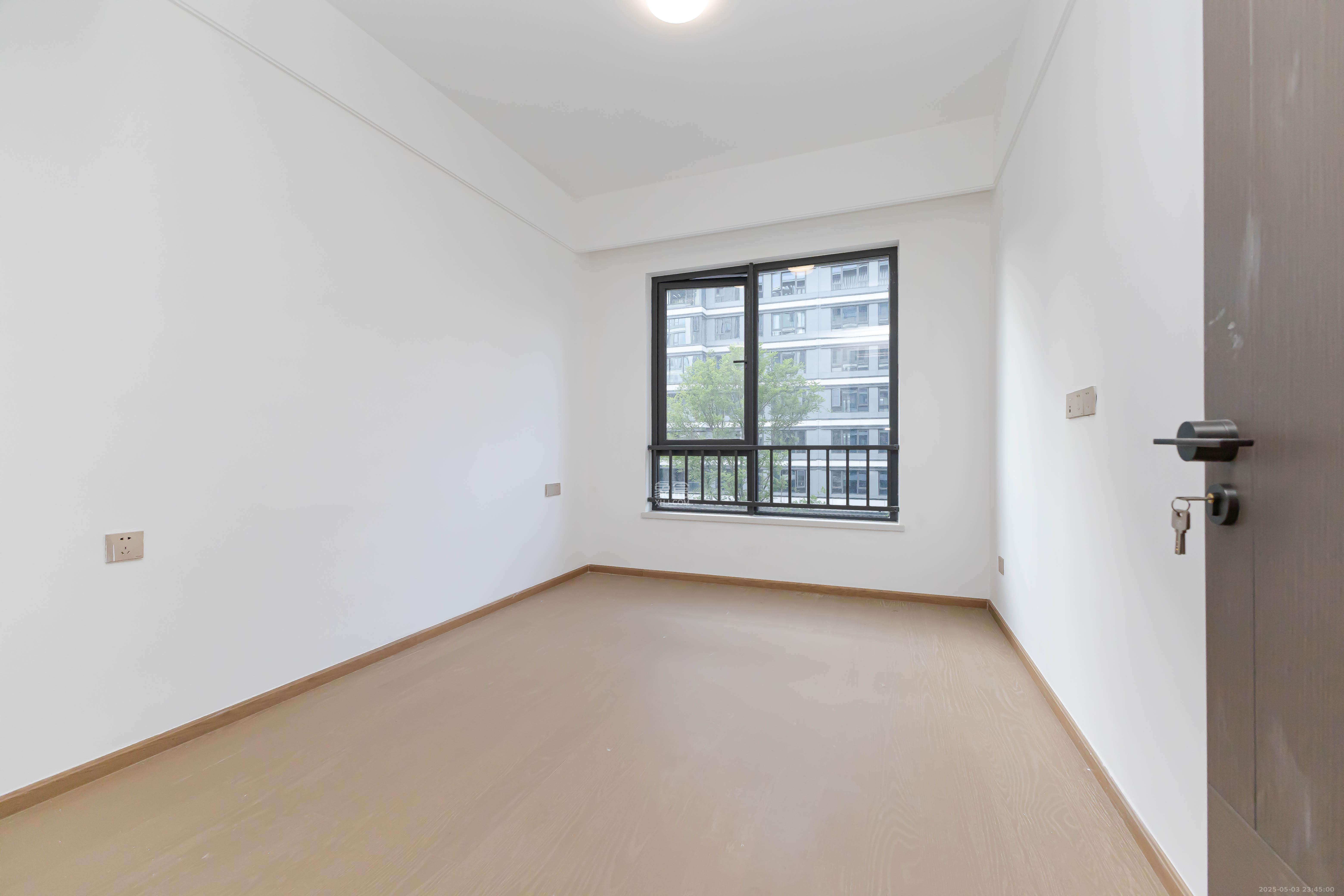 嘉臣道 4室2厅3卫 295.0万 嘉臣道 4室2厅3卫 295.0万卧室