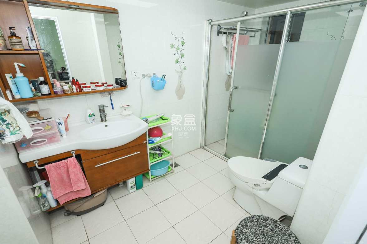 保利麓谷林语A区 3室2厅1卫 62.8万 保利麓谷林语A区 3室2厅1卫 62.8万卫生间