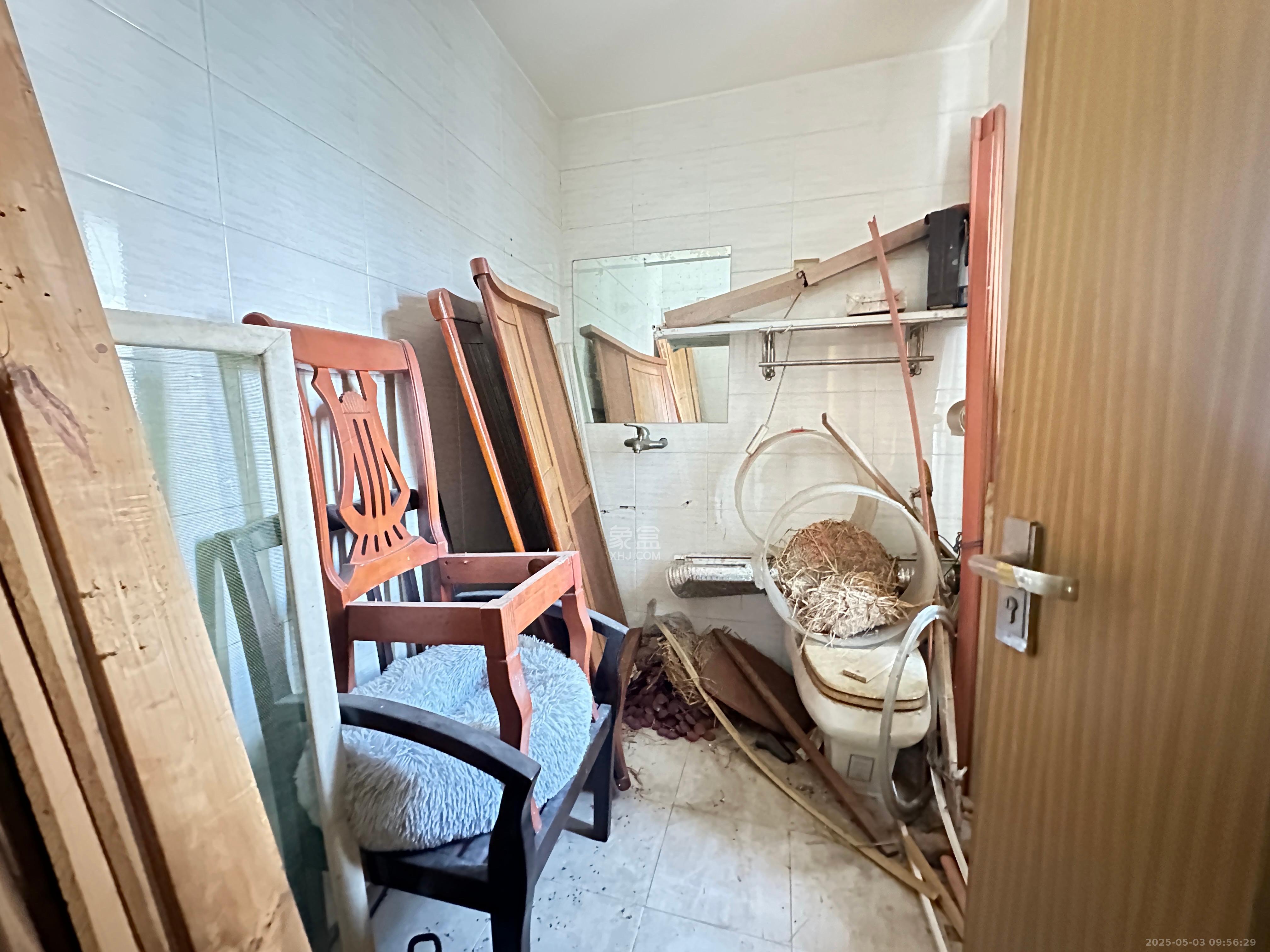 五一新村安置小区(永定社区、永兴社区、永祥社区) 4室1厅1卫 2300.0元/月 五一新村安置小区(永定社区、永兴社区、永祥社区) 4室1厅1卫 2300.0元/月室内图