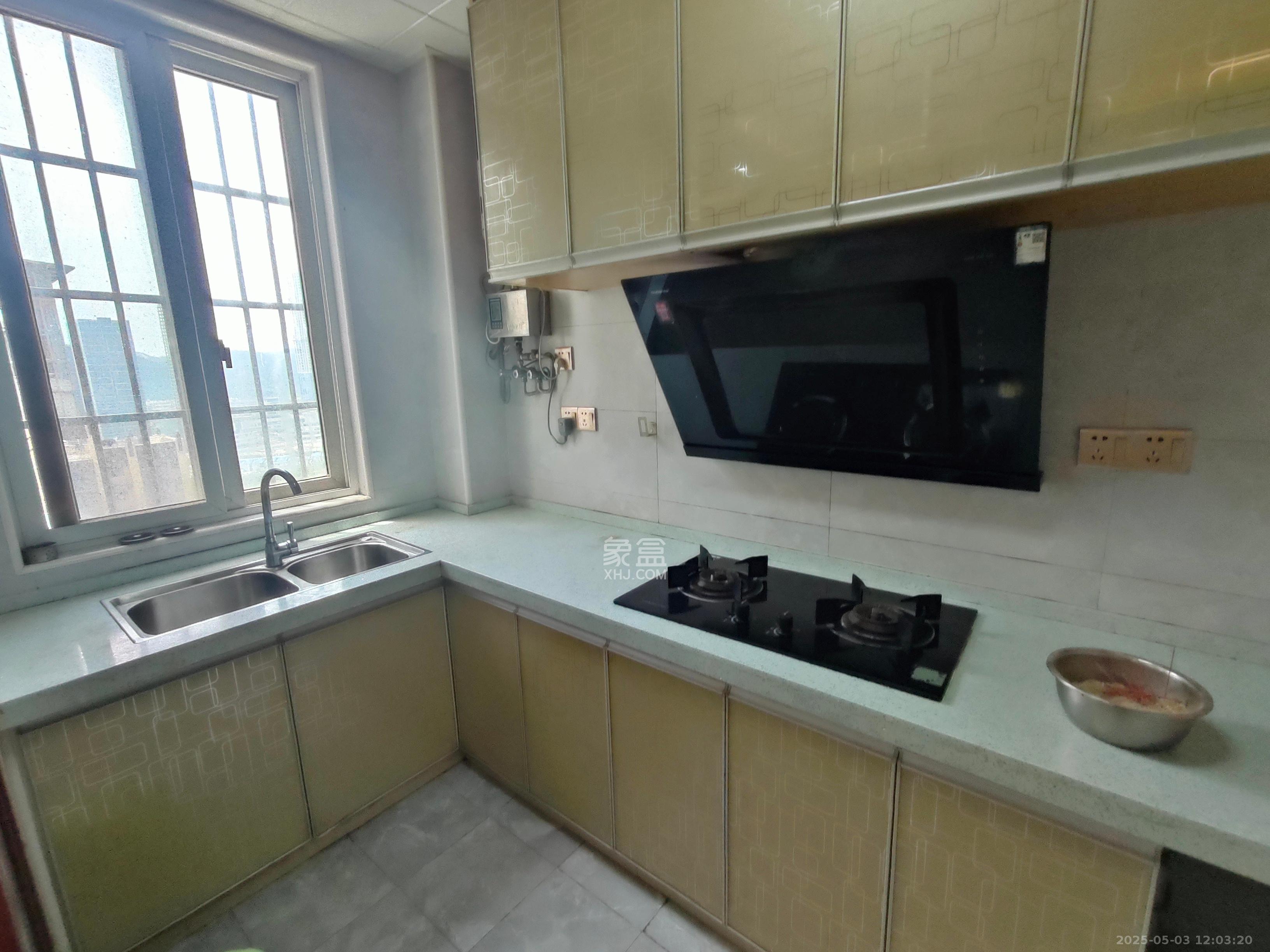 嘉顺苑 3室2厅2卫 2400.0元/月 嘉顺苑 3室2厅2卫 2400.0元/月室内图