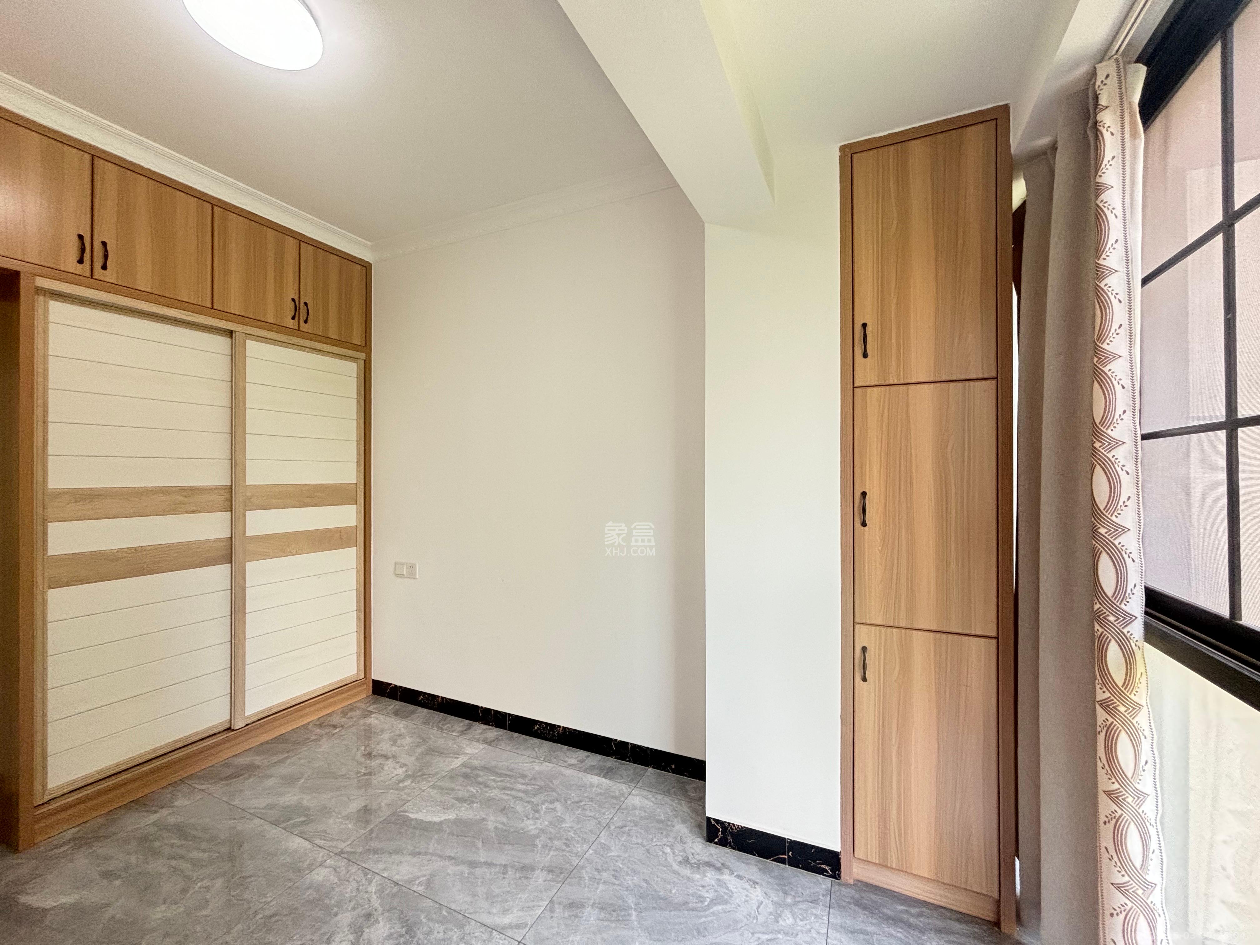 轻盐阳光CEO(轻盐雅苑)(轻奢时代)  4室2厅1卫    2500.0元/月 轻盐阳光CEO(轻盐雅苑)(轻奢时代)  4室2厅1卫    2500.0元/月室内图