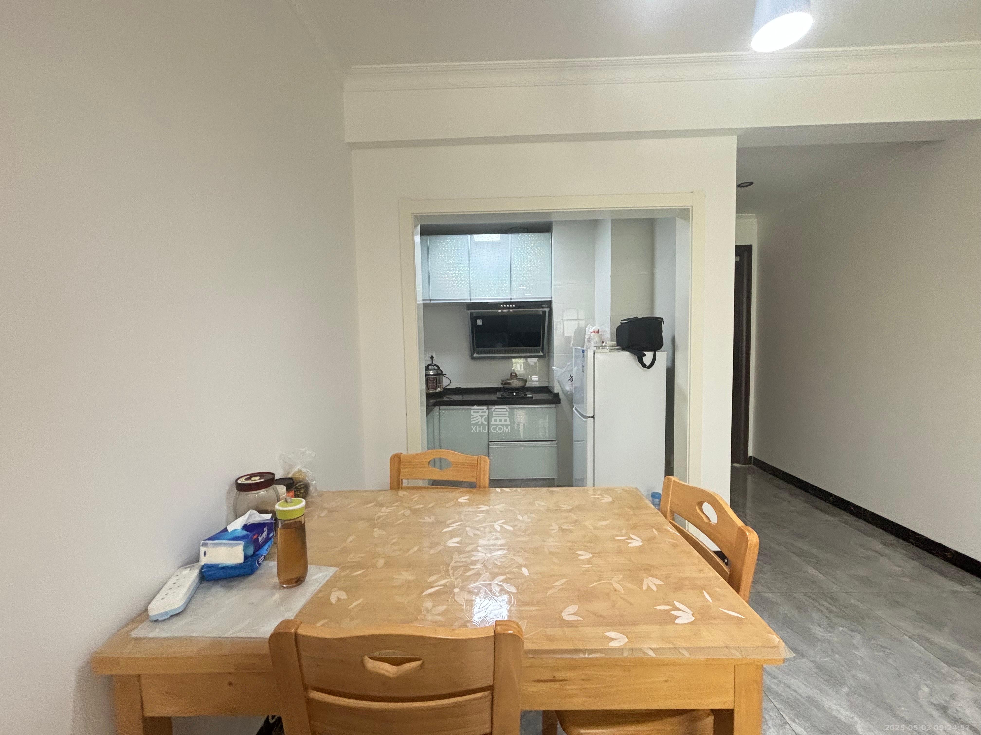 轻盐阳光CEO(轻盐雅苑)(轻奢时代)  4室2厅1卫    2500.0元/月 轻盐阳光CEO(轻盐雅苑)(轻奢时代)  4室2厅1卫    2500.0元/月室内图