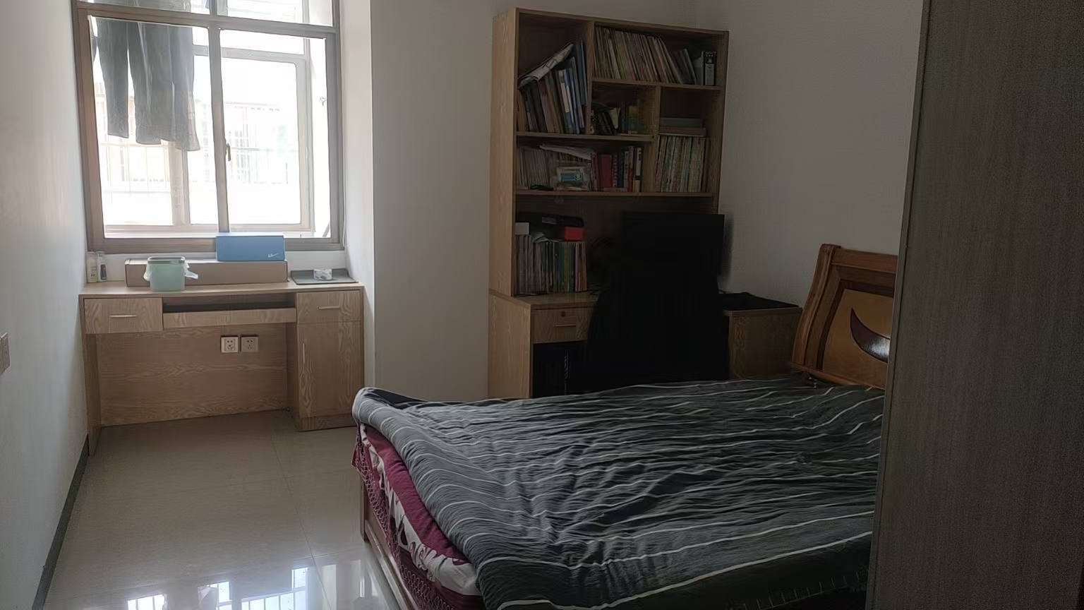 金园东苑 3室2厅1卫 56.8万 金园东苑 3室2厅1卫 56.8万客厅