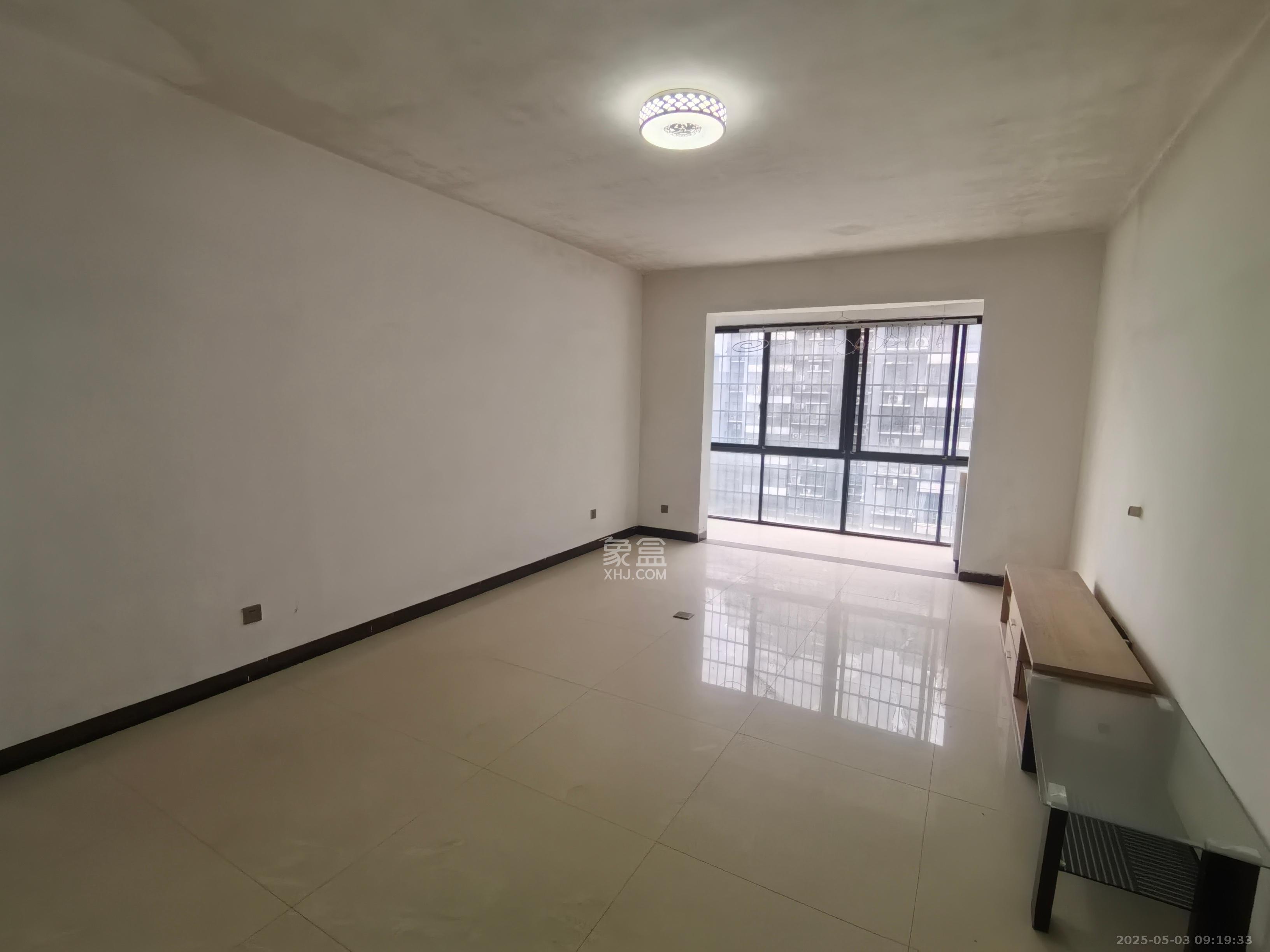 新府华城 4室2厅1卫 1500.0元/月 新府华城 4室2厅1卫 1500.0元/月室内图