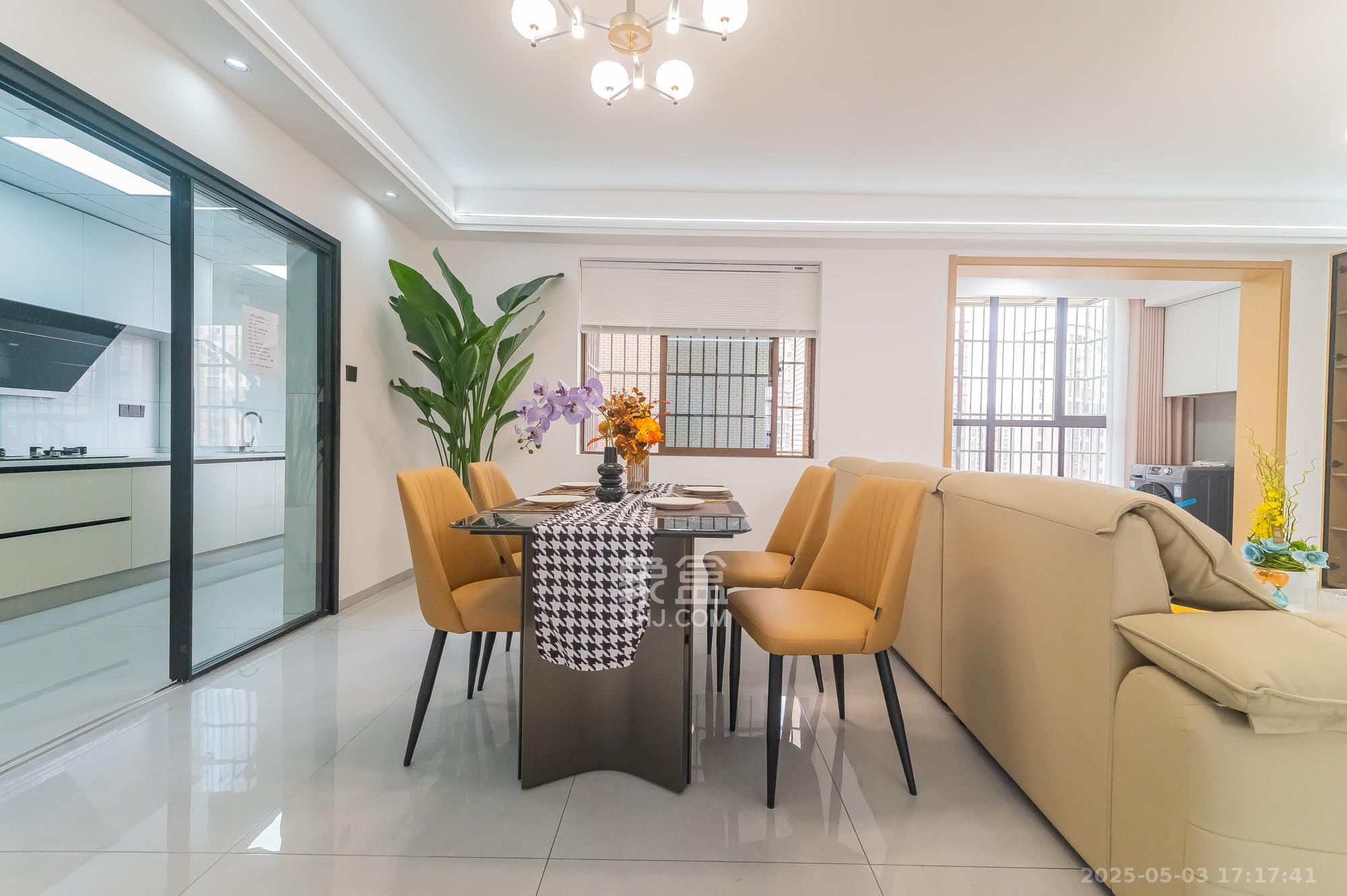 湖湾世景 5室2厅2卫 103.8万 湖湾世景 5室2厅2卫 103.8万客厅