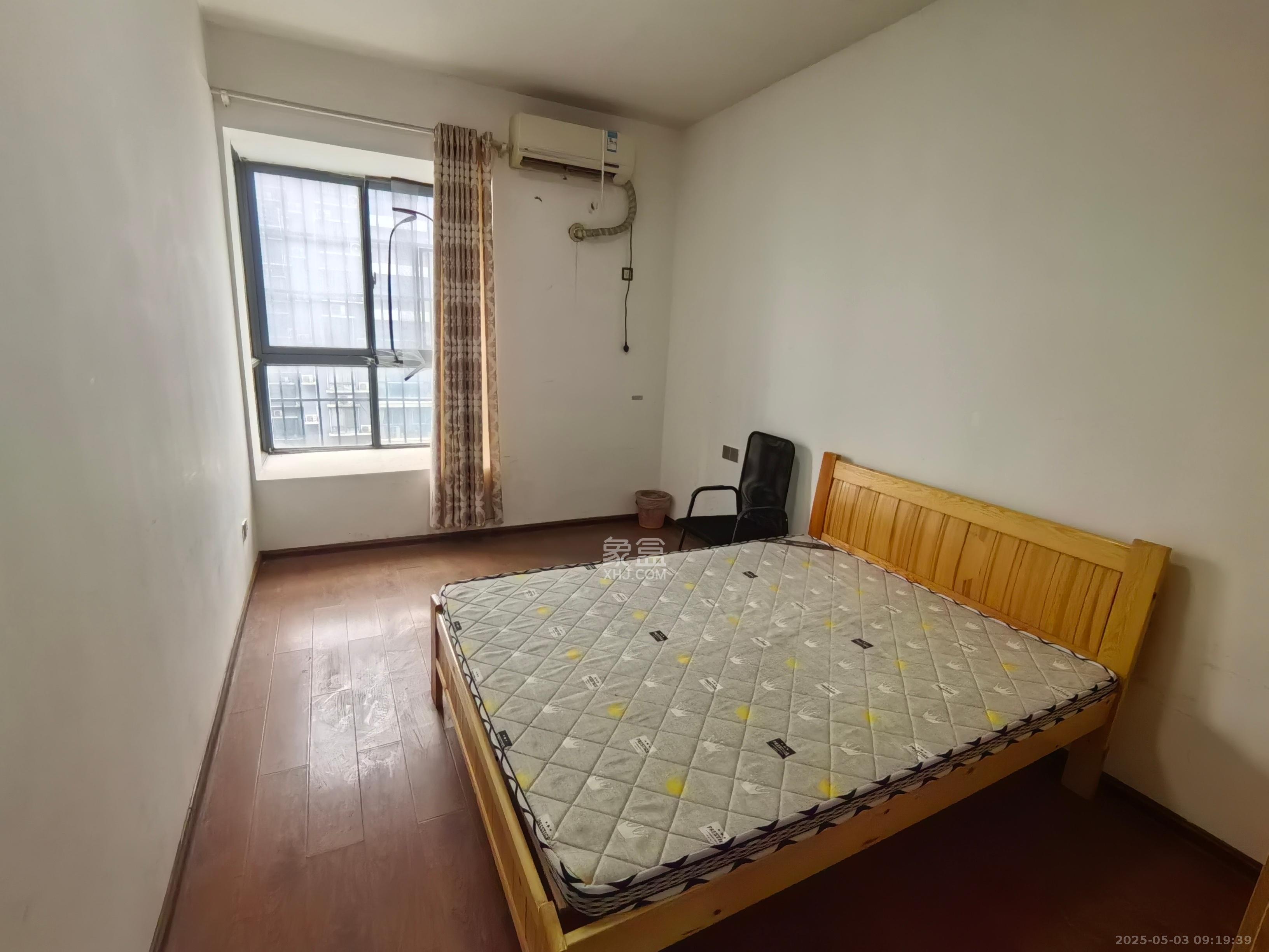 新府华城 4室2厅1卫 1500.0元/月 新府华城 4室2厅1卫 1500.0元/月室内图