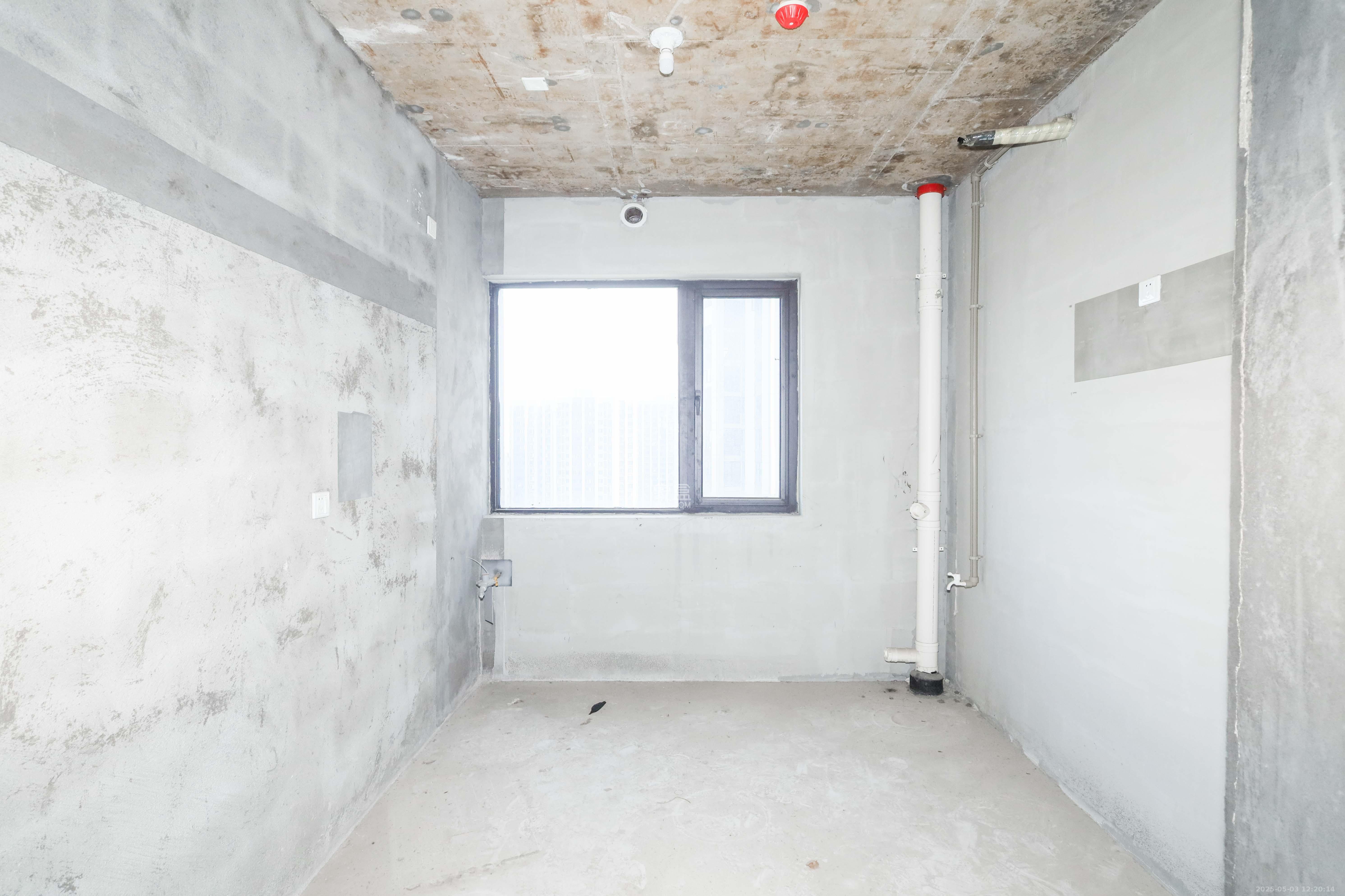 建发央著  4室2厅2卫   246.00万厨房
