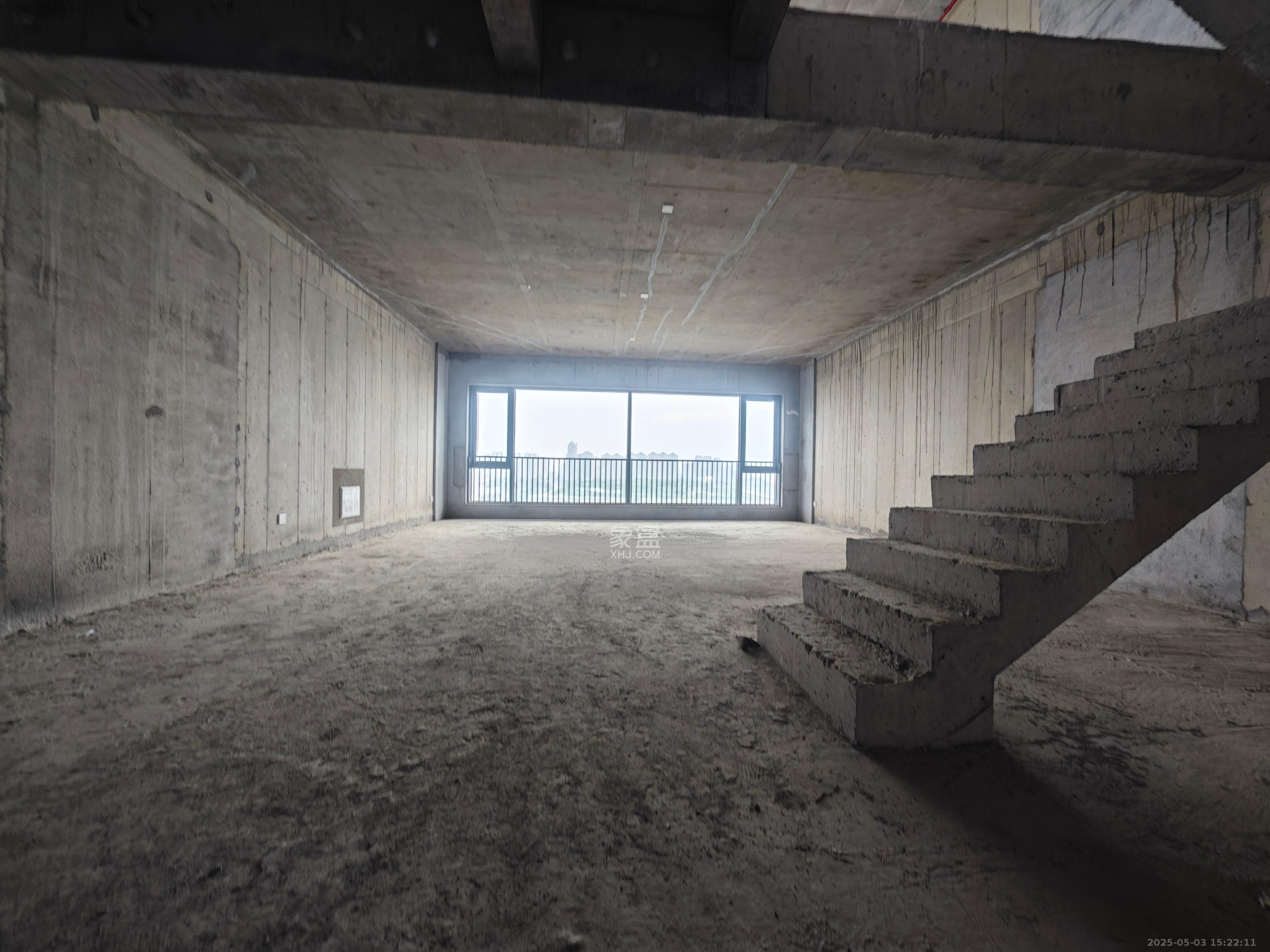 天元观湘云顶 5室2厅2卫 170.0万 天元观湘云顶 5室2厅2卫 170.0万客厅