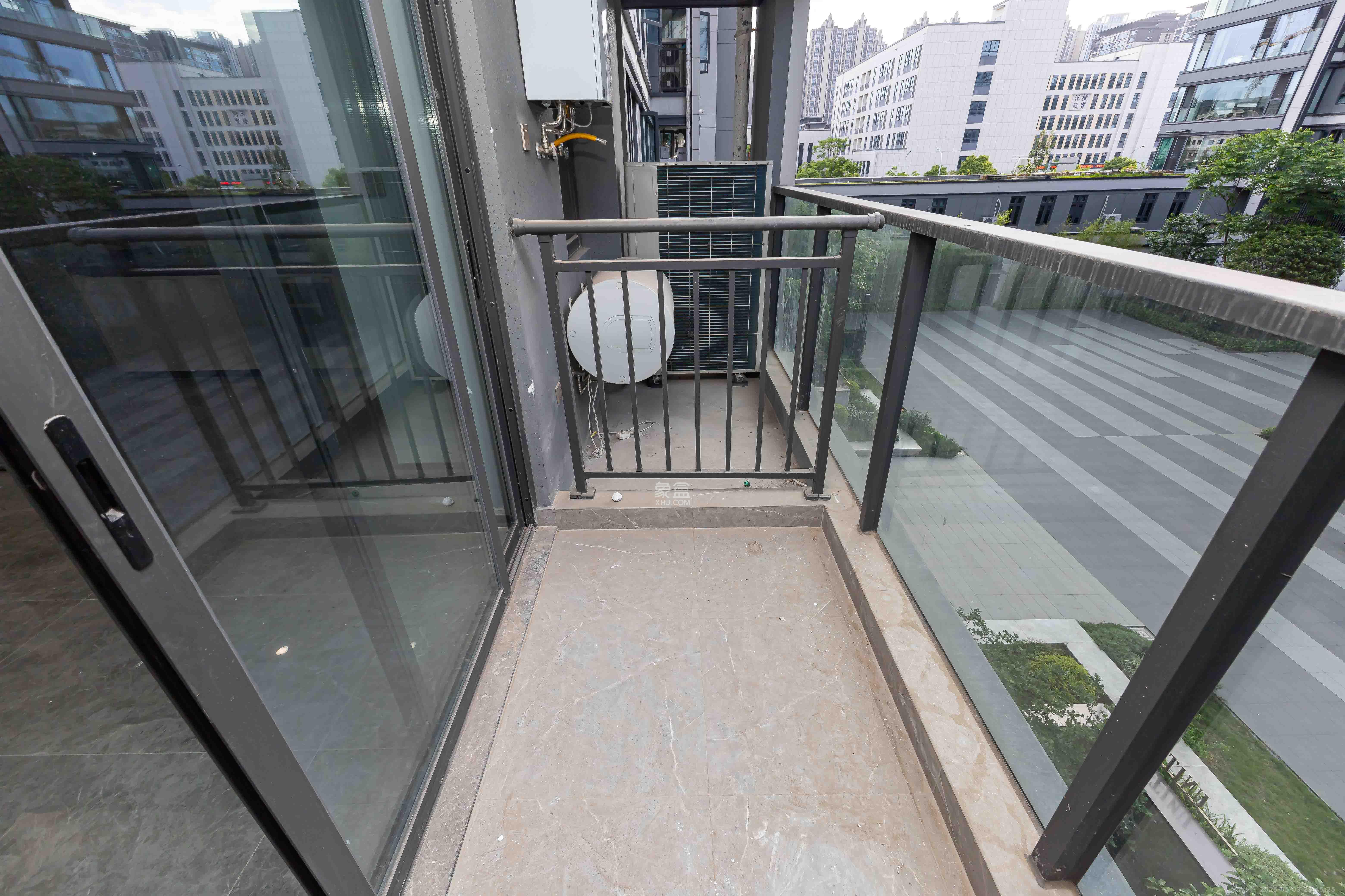 嘉臣道 4室2厅3卫 295.0万 嘉臣道 4室2厅3卫 295.0万阳台