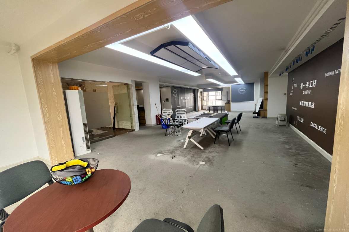 融科檀香山(融科紫檀、香山国际)  5室2厅4卫    6000.0元/月 融科檀香山(融科紫檀、香山国际)  5室2厅4卫    6000.0元/月室内图