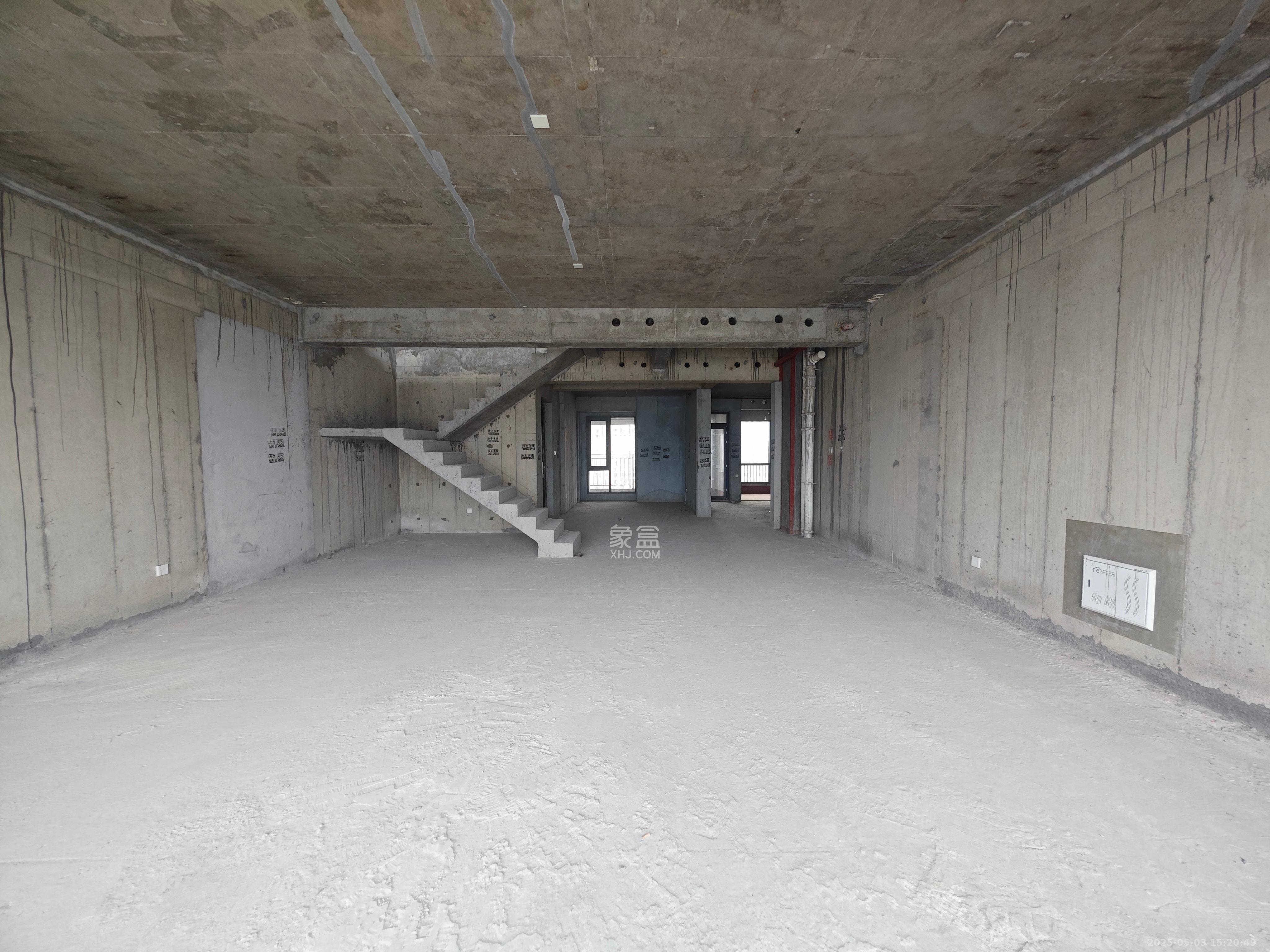 天元观湘云顶 5室2厅2卫 170.0万 天元观湘云顶 5室2厅2卫 170.0万客厅