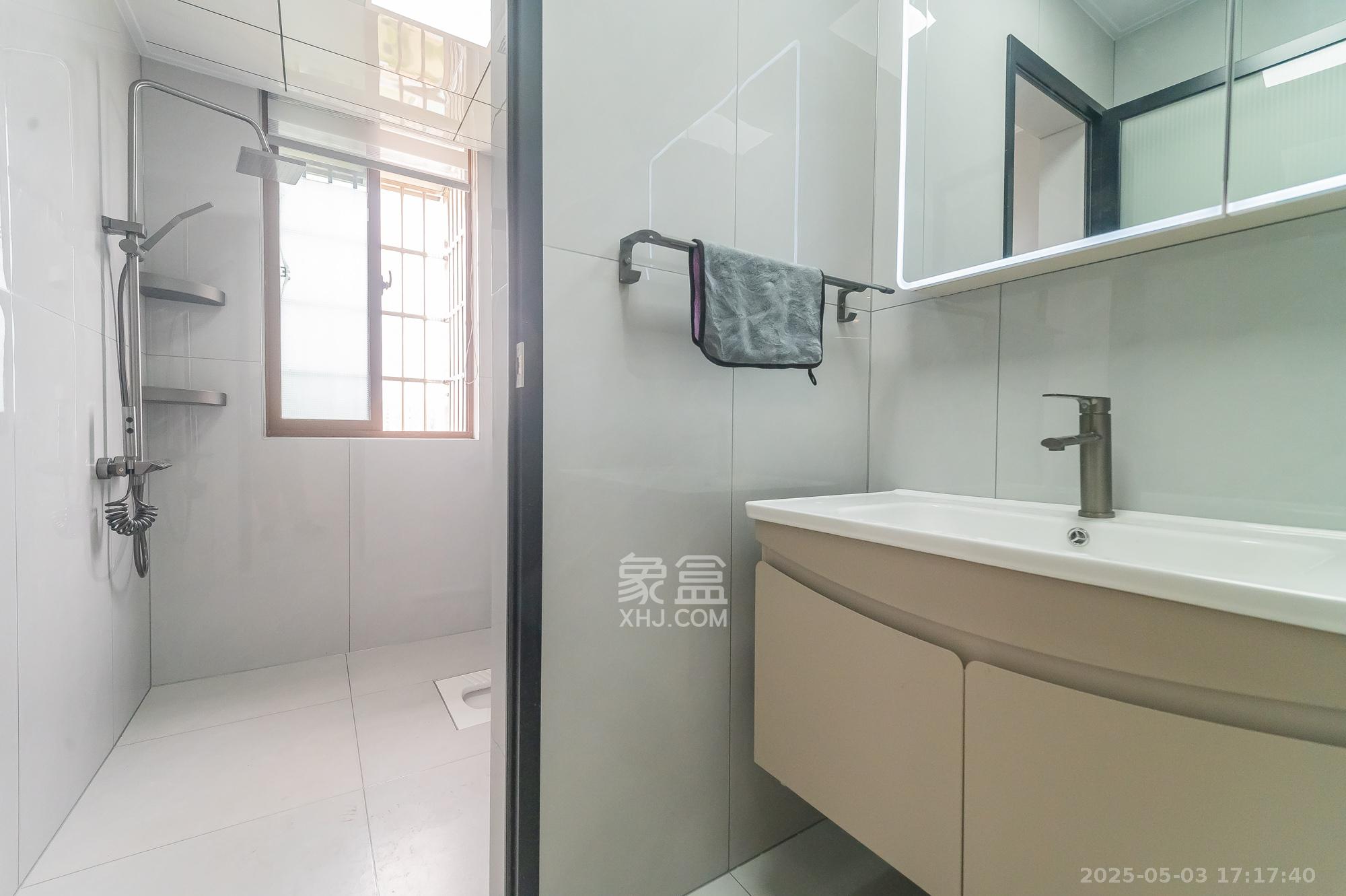 湖湾世景 5室2厅2卫 103.8万 湖湾世景 5室2厅2卫 103.8万卫生间