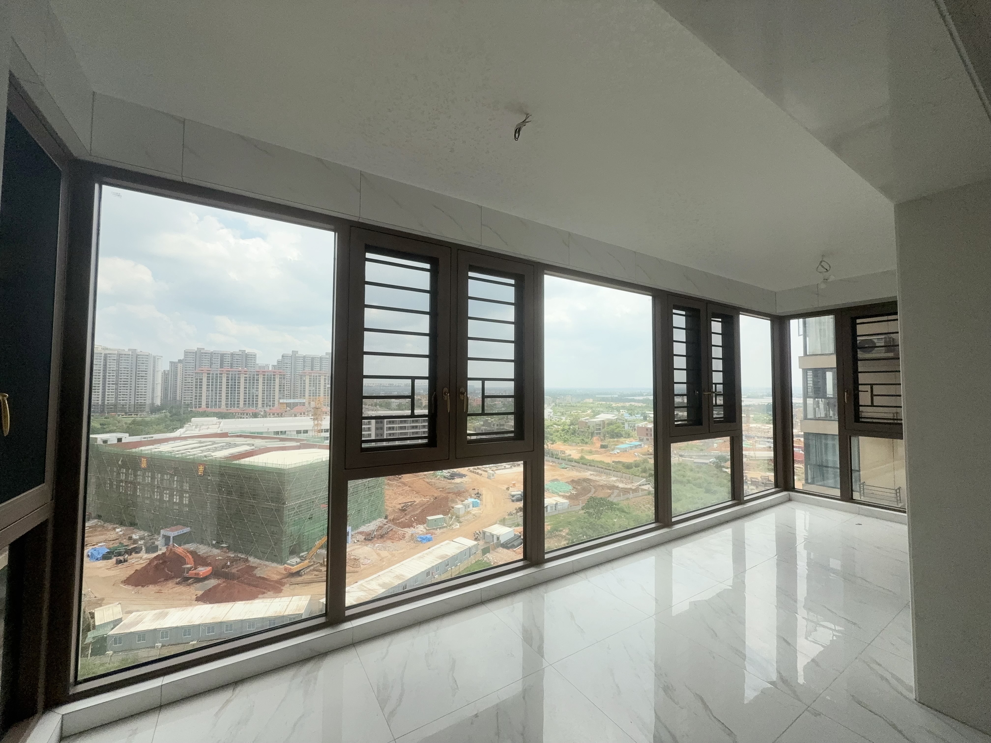 碧桂园公园上城 3室2厅2卫 3200.0元/月 碧桂园公园上城 3室2厅2卫 3200.0元/月室内图