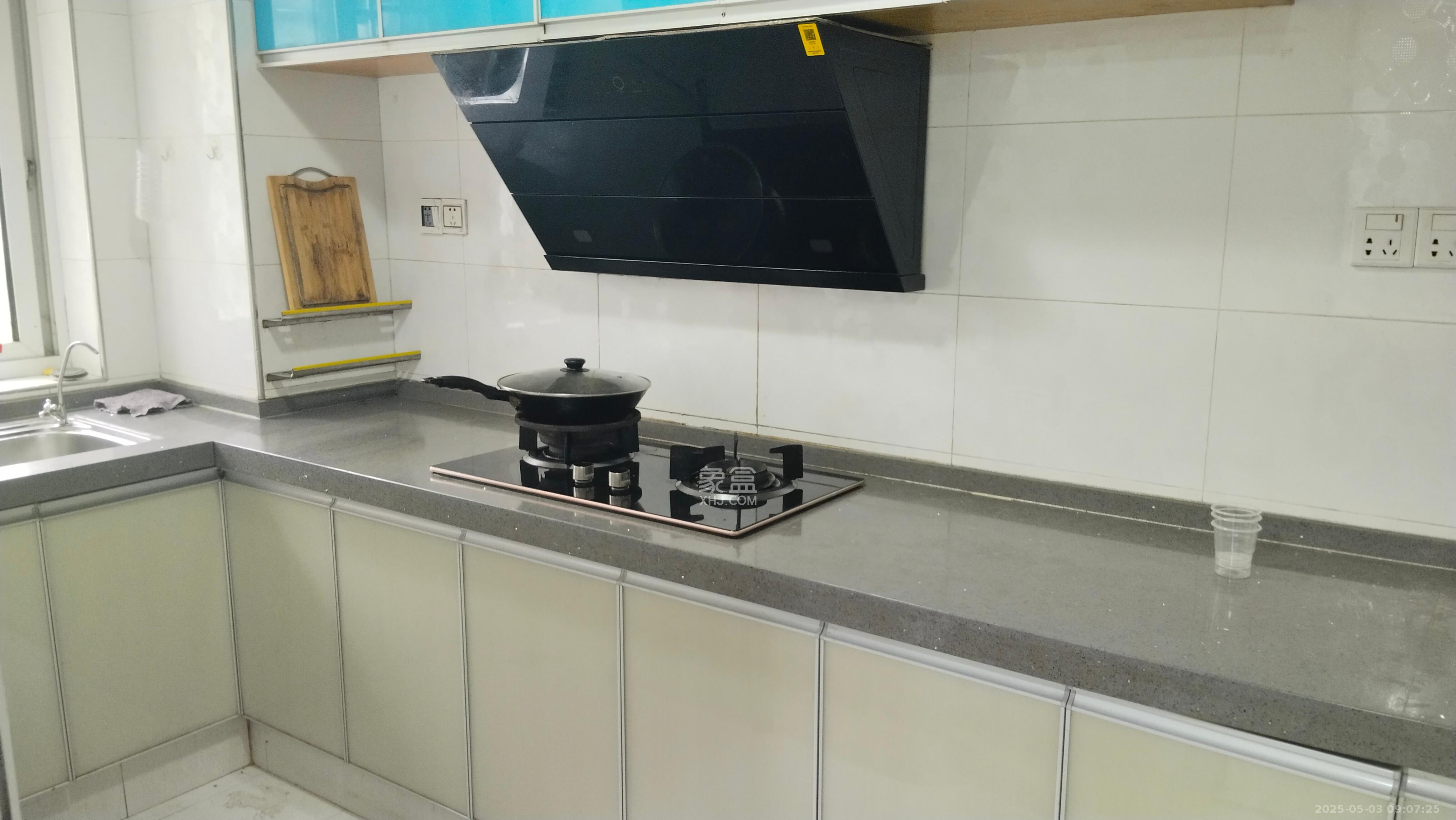 新诚小区  3室1厅1卫   1800.00元/月室内图