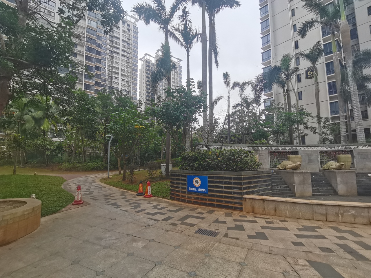 和信广场 2室2厅1卫 190.0万 和信广场 2室2厅1卫 190.0万客厅