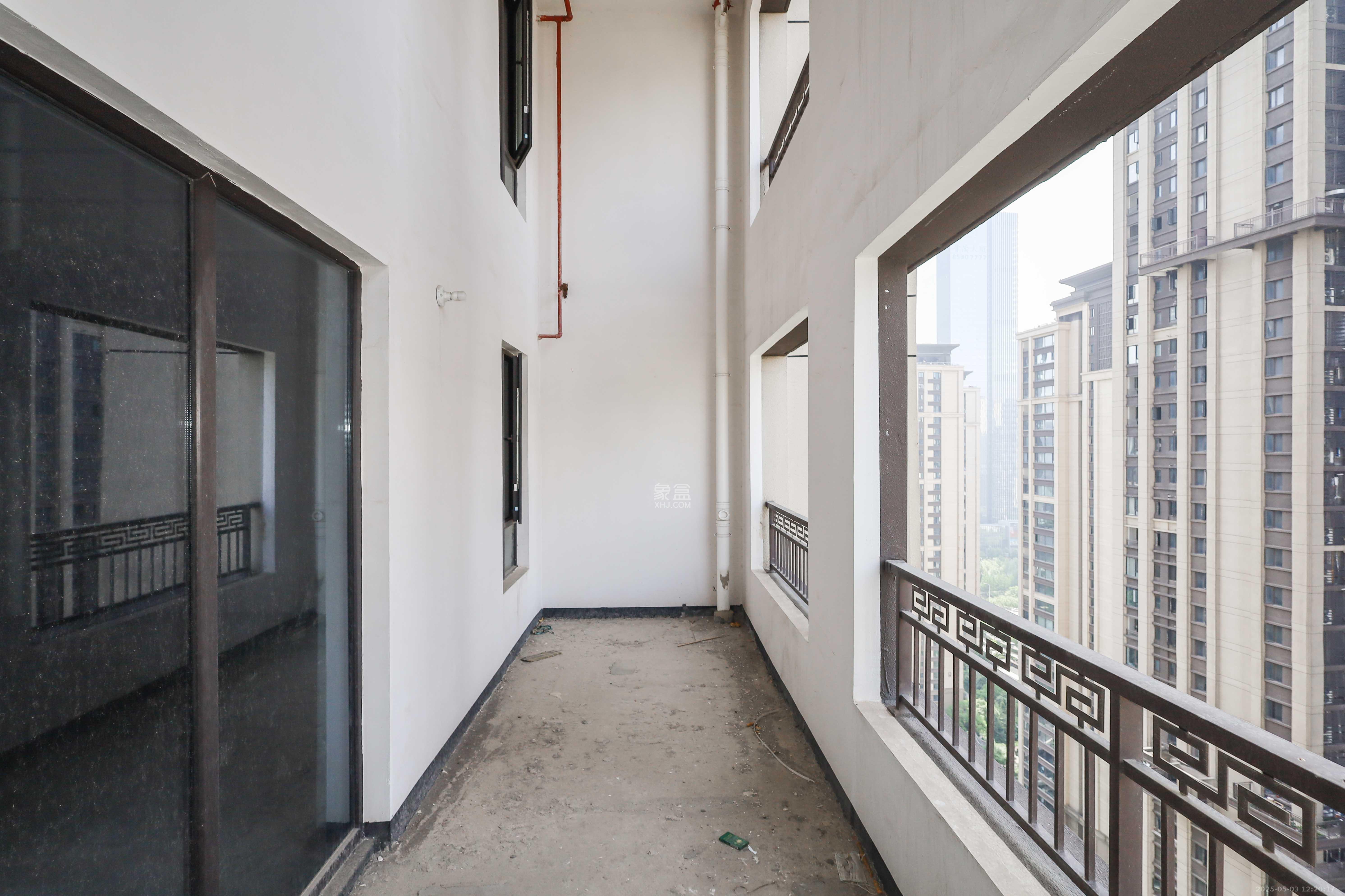 建发央著  4室2厅2卫   246.00万阳台