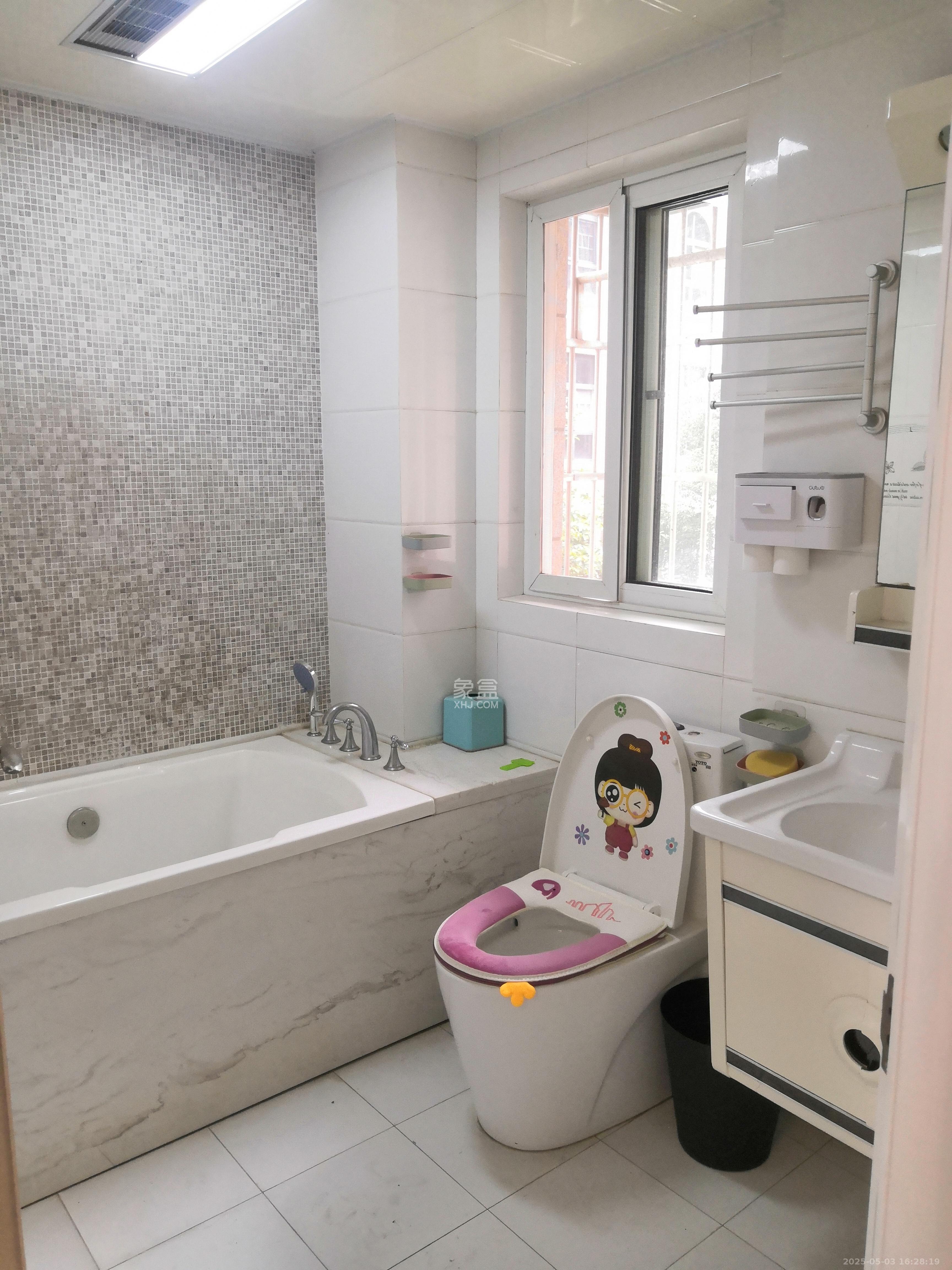 山水湾  4室2厅2卫   2400.00元/月室内图
