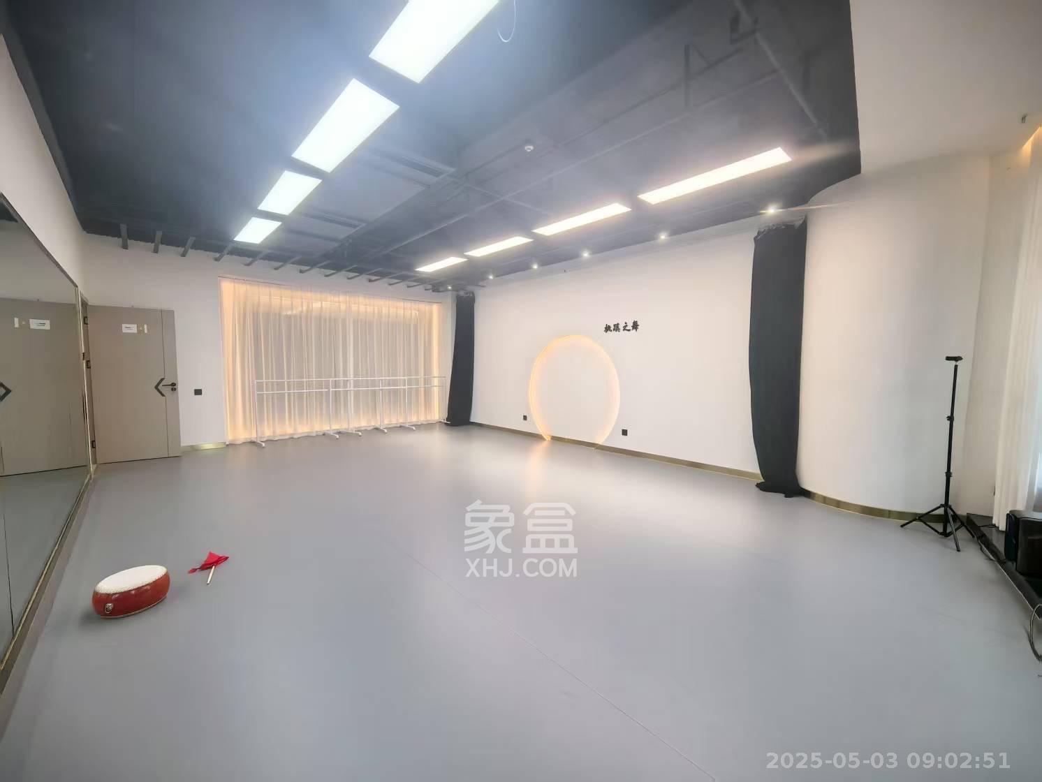 世茂铂曼  3室2厅1卫   12600.00元/月室内图