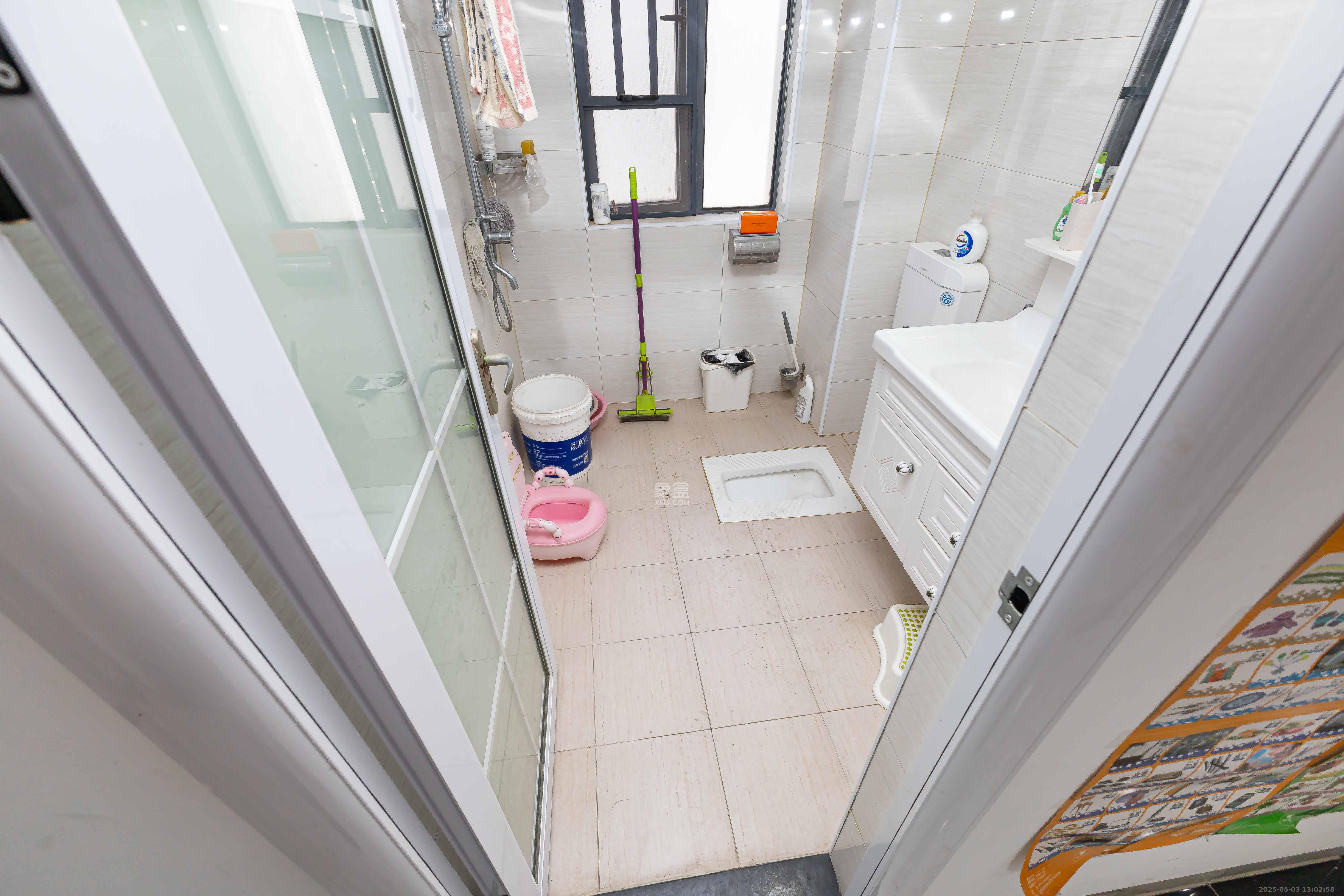 浩龙音乐界 3室2厅2卫 70.0万 浩龙音乐界 3室2厅2卫 70.0万卫生间