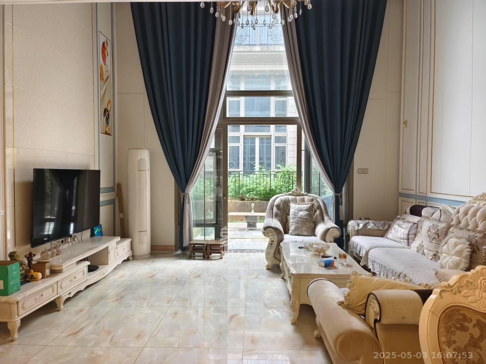 盈峰翠邸 5室2厅3卫 8800.0元/月 盈峰翠邸 5室2厅3卫 8800.0元/月室内图