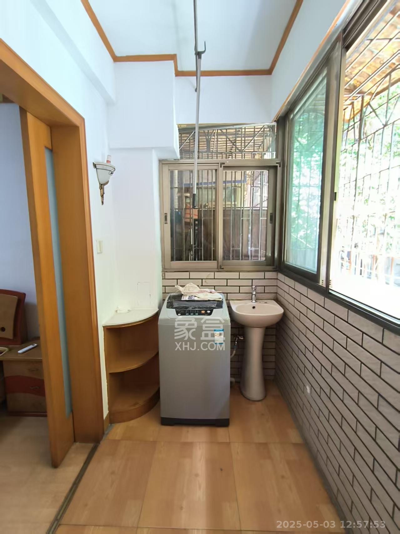 向韶村  3室1厅1卫    2500.0元/月