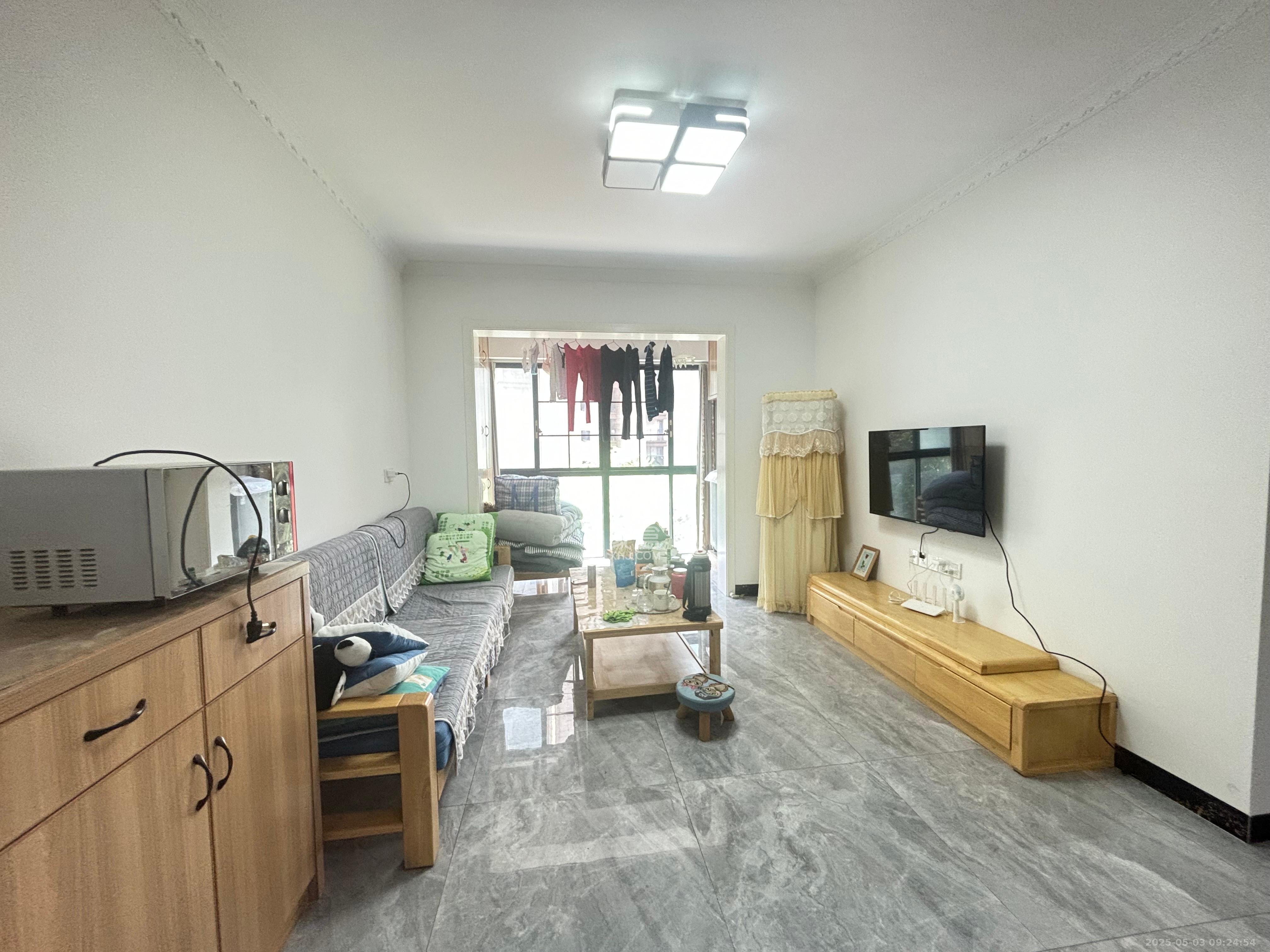 轻盐阳光CEO(轻盐雅苑)(轻奢时代)  4室2厅1卫    2500.0元/月 轻盐阳光CEO(轻盐雅苑)(轻奢时代)  4室2厅1卫    2500.0元/月室内图1