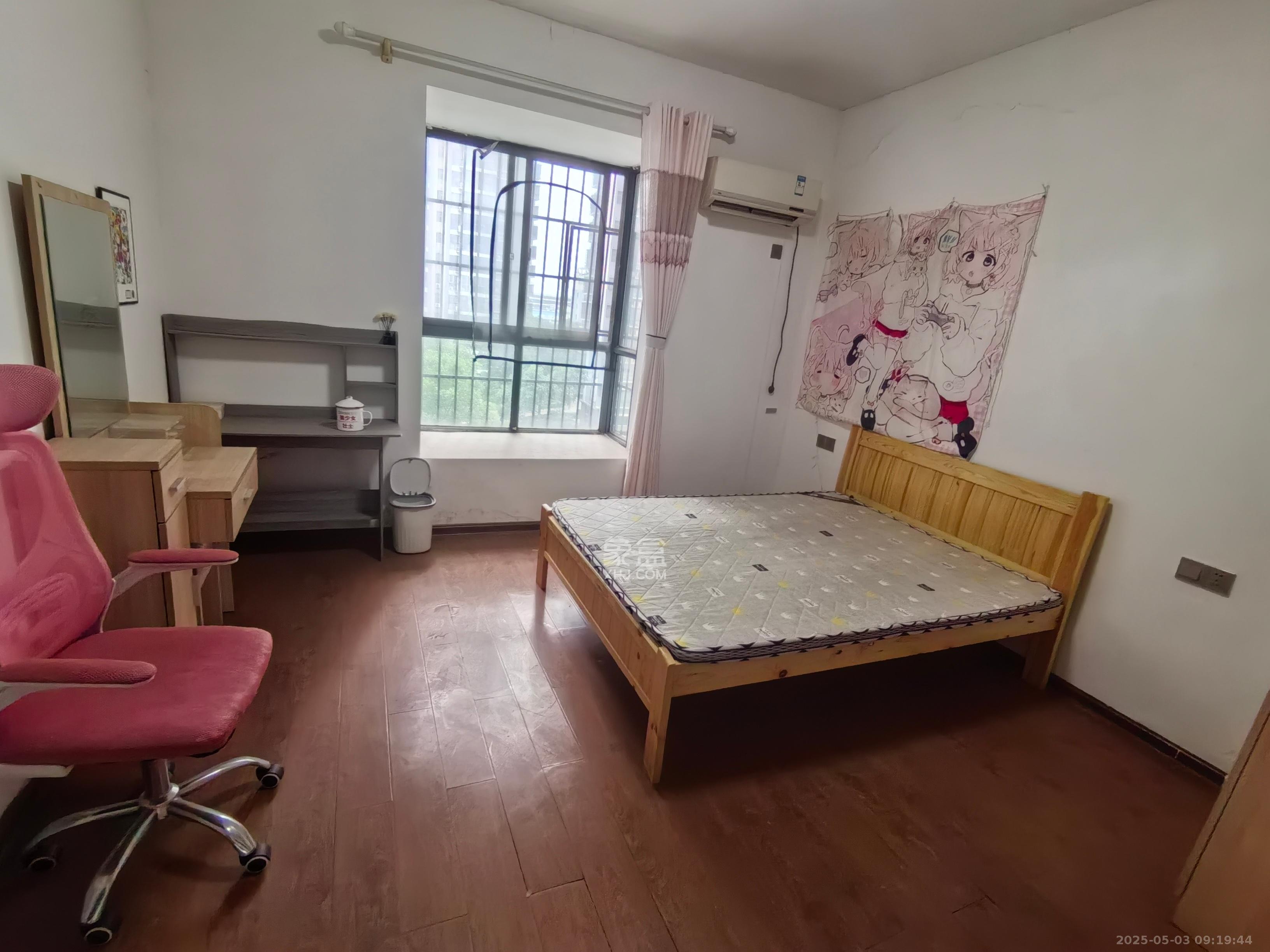 新府华城 4室2厅1卫 1500.0元/月 新府华城 4室2厅1卫 1500.0元/月室内图