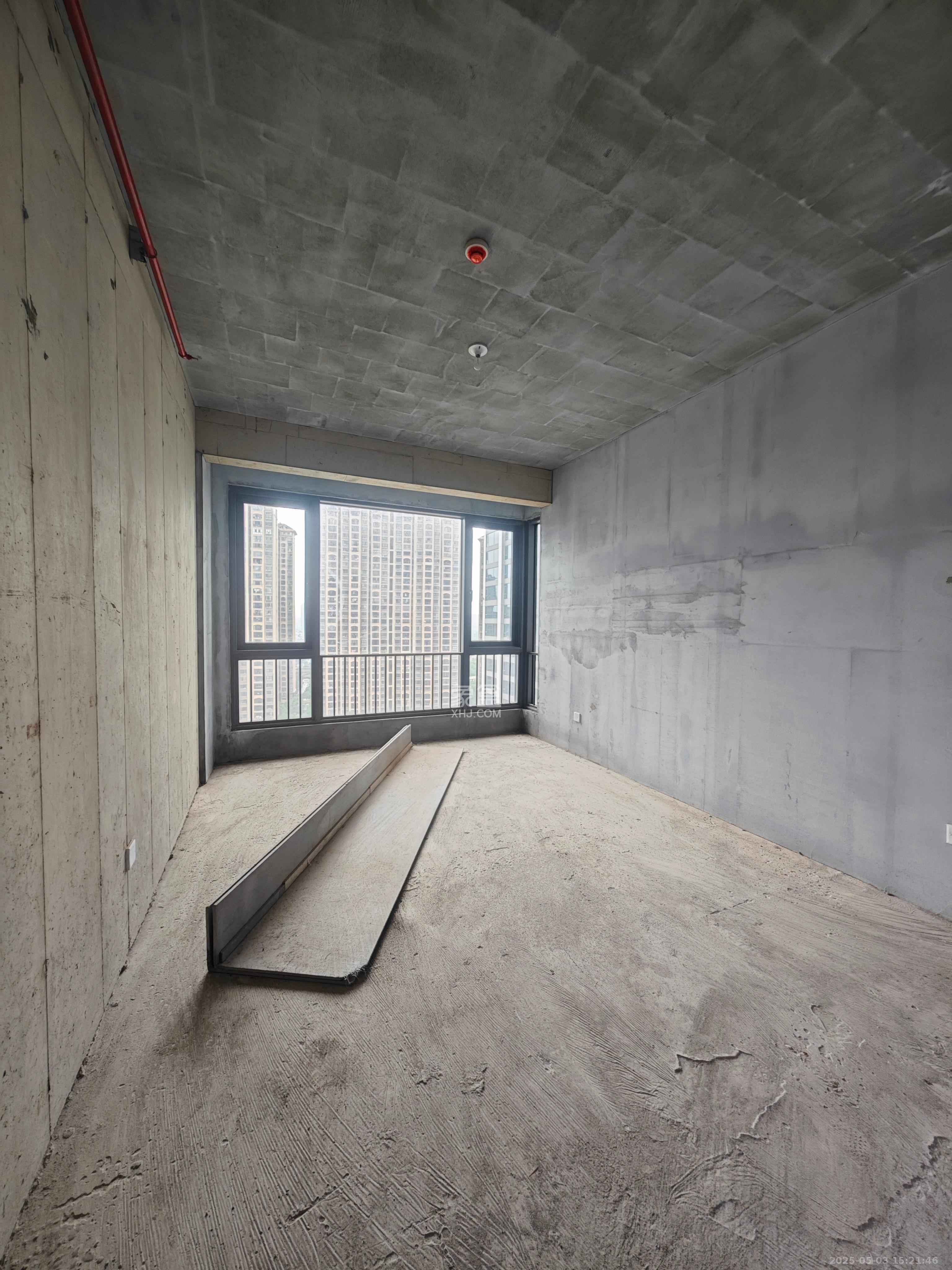 天元观湘云顶 5室2厅2卫 170.0万 天元观湘云顶 5室2厅2卫 170.0万客厅