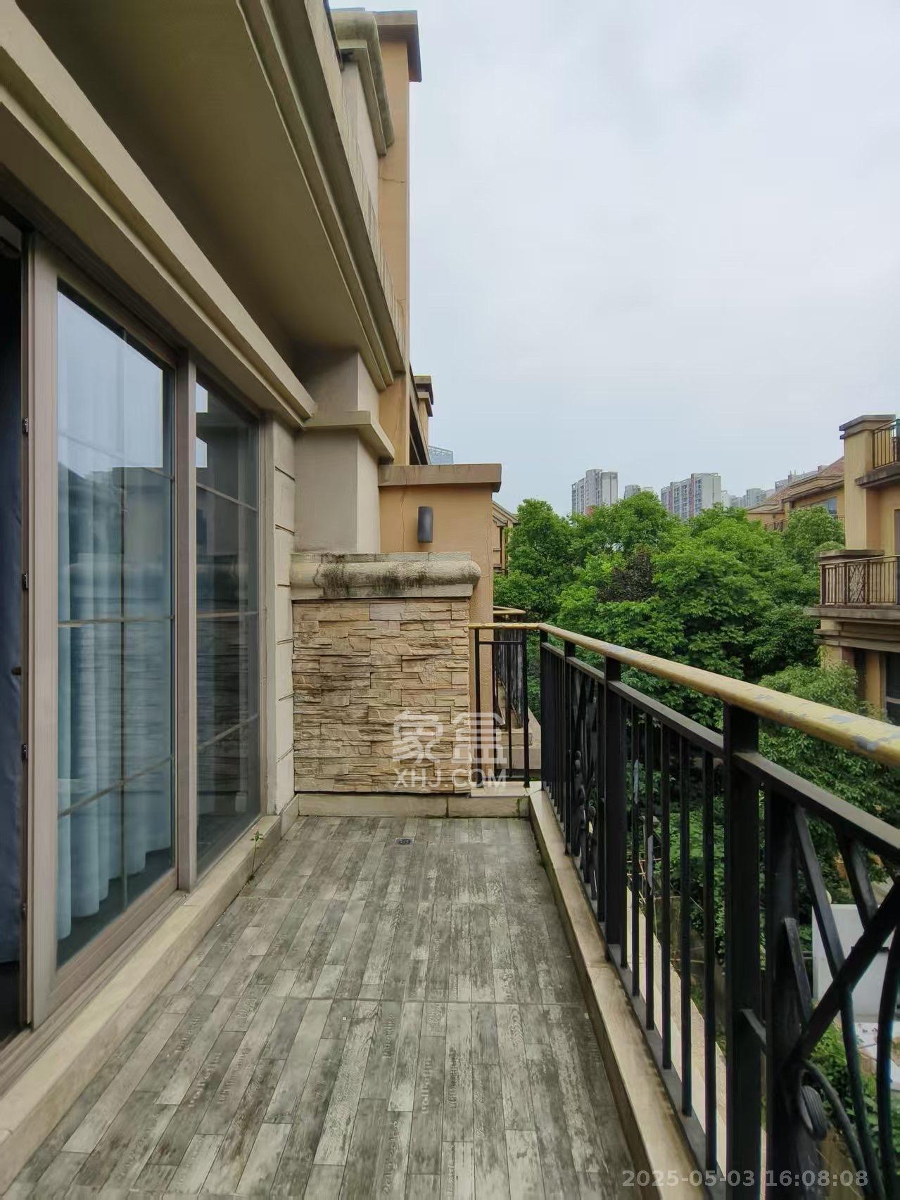 盈峰翠邸 5室2厅3卫 8800.0元/月 盈峰翠邸 5室2厅3卫 8800.0元/月室内图