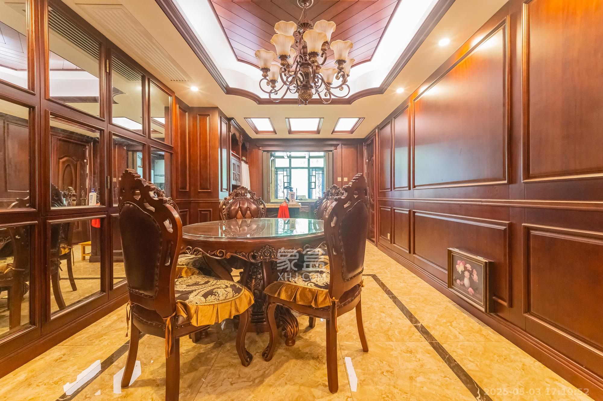 星湖湾一期洋房 4室2厅3卫 380.0万 星湖湾一期洋房 4室2厅3卫 380.0万客厅