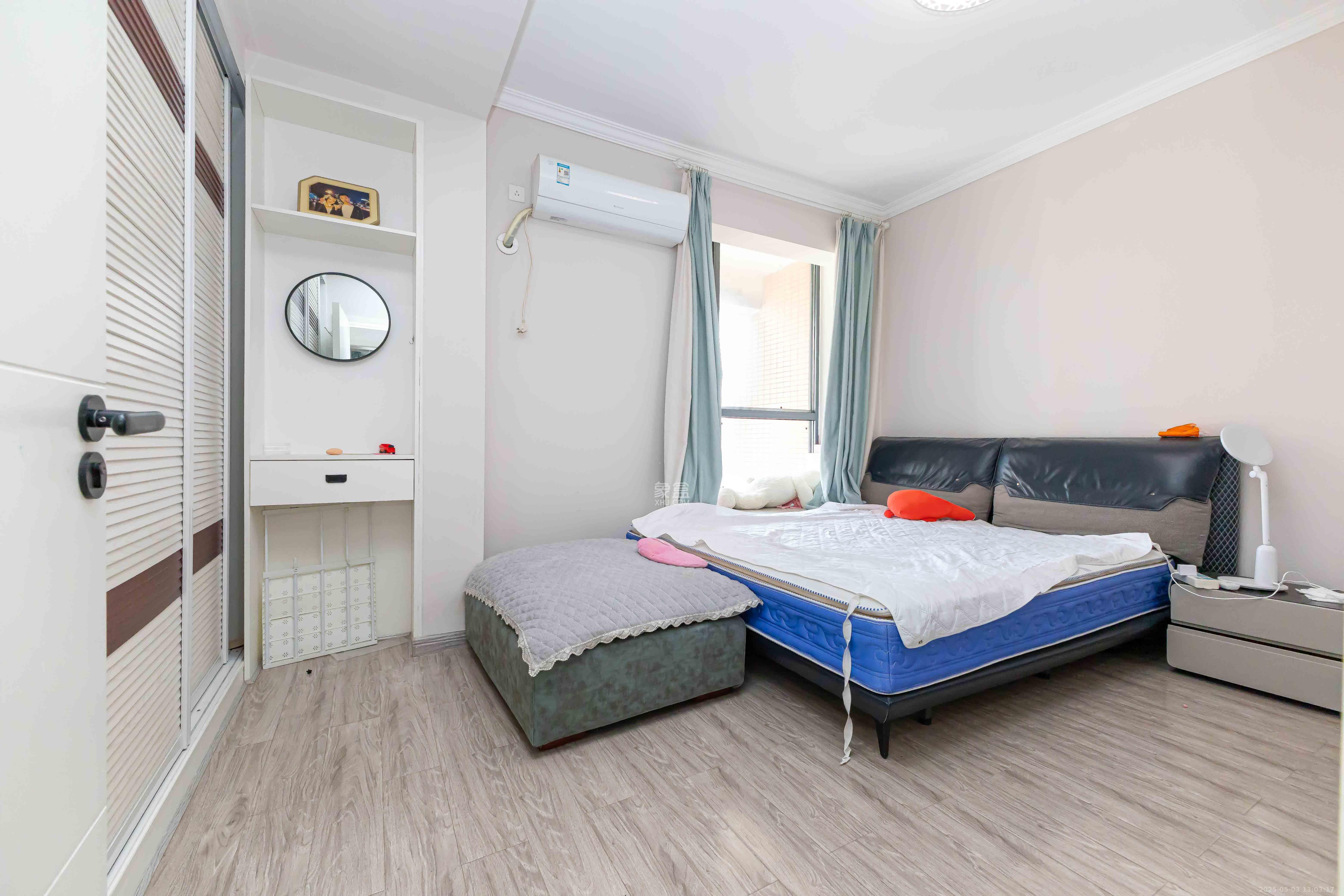 浩龙音乐界 3室2厅2卫 70.0万 浩龙音乐界 3室2厅2卫 70.0万卧室