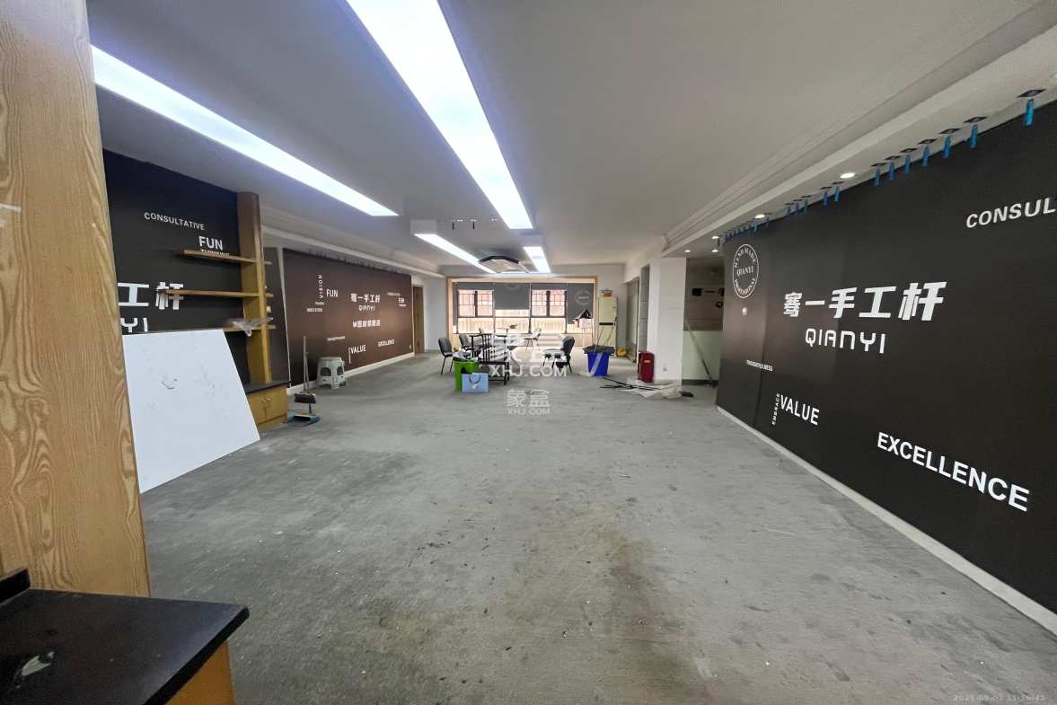 融科檀香山(融科紫檀、香山国际)  5室2厅4卫    6000.0元/月 融科檀香山(融科紫檀、香山国际)  5室2厅4卫    6000.0元/月室内图