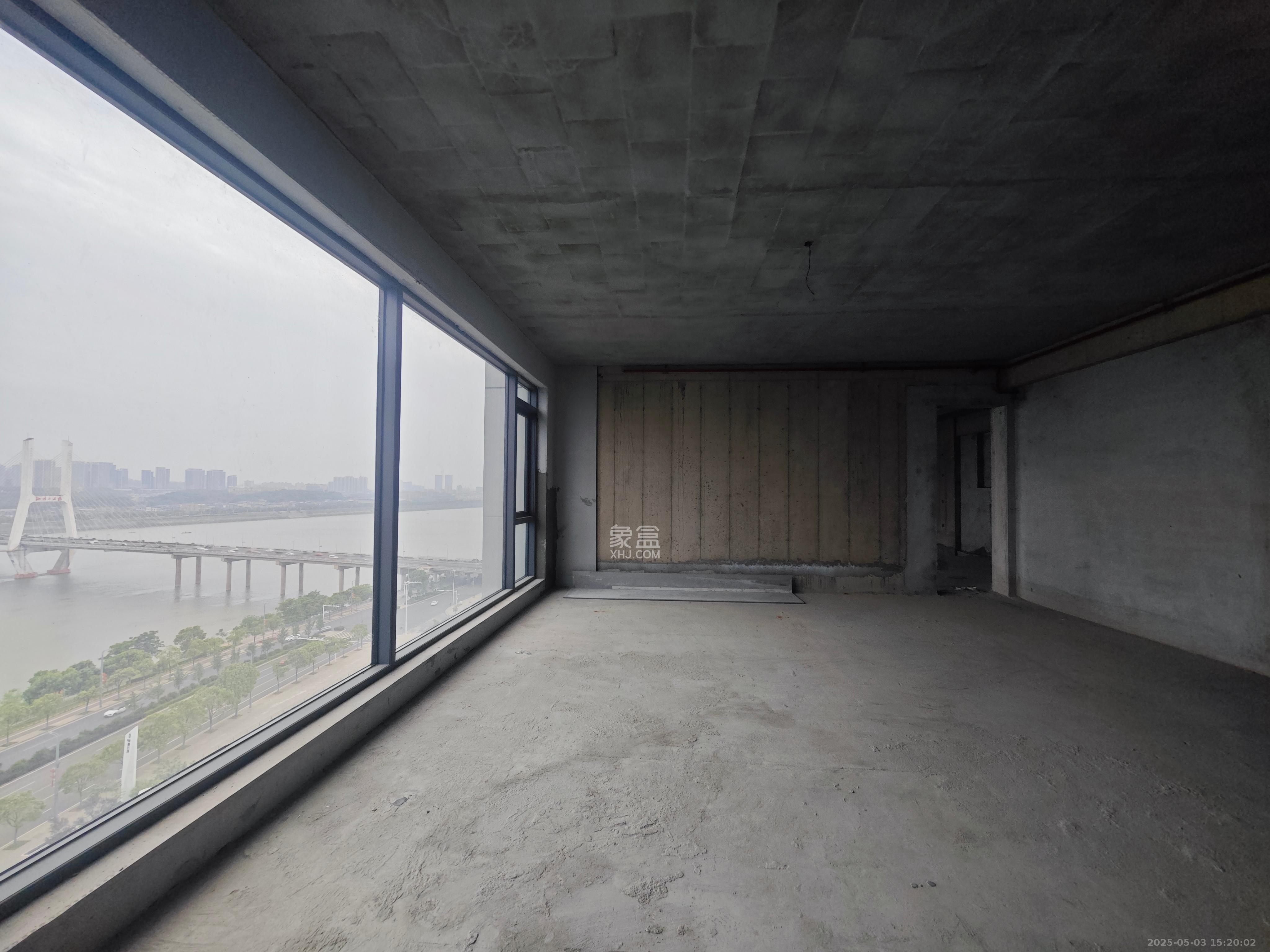 天元观湘云顶 5室2厅2卫 170.0万 天元观湘云顶 5室2厅2卫 170.0万客厅