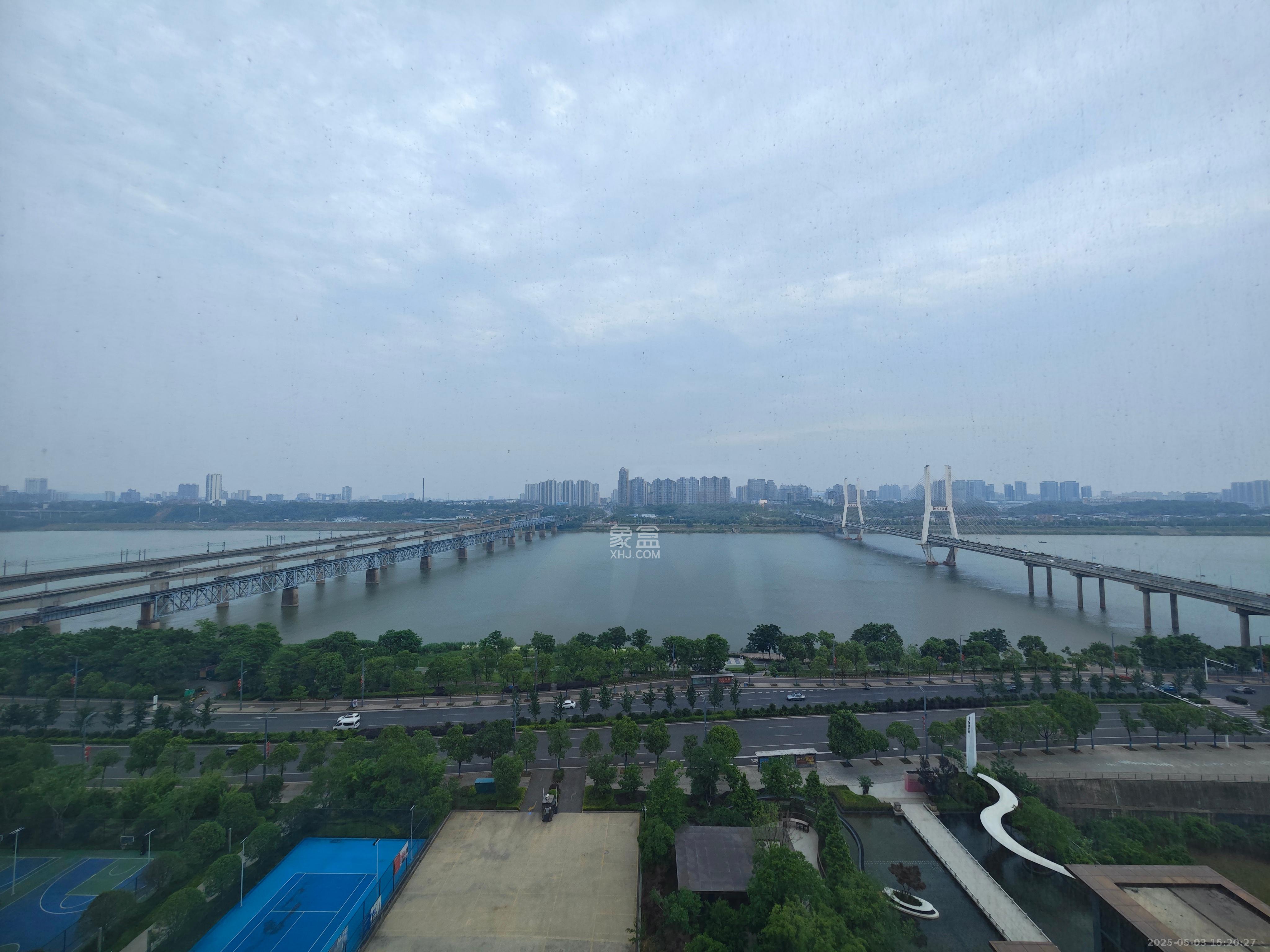 天元观湘云顶 5室2厅2卫 170.0万 天元观湘云顶 5室2厅2卫 170.0万客厅