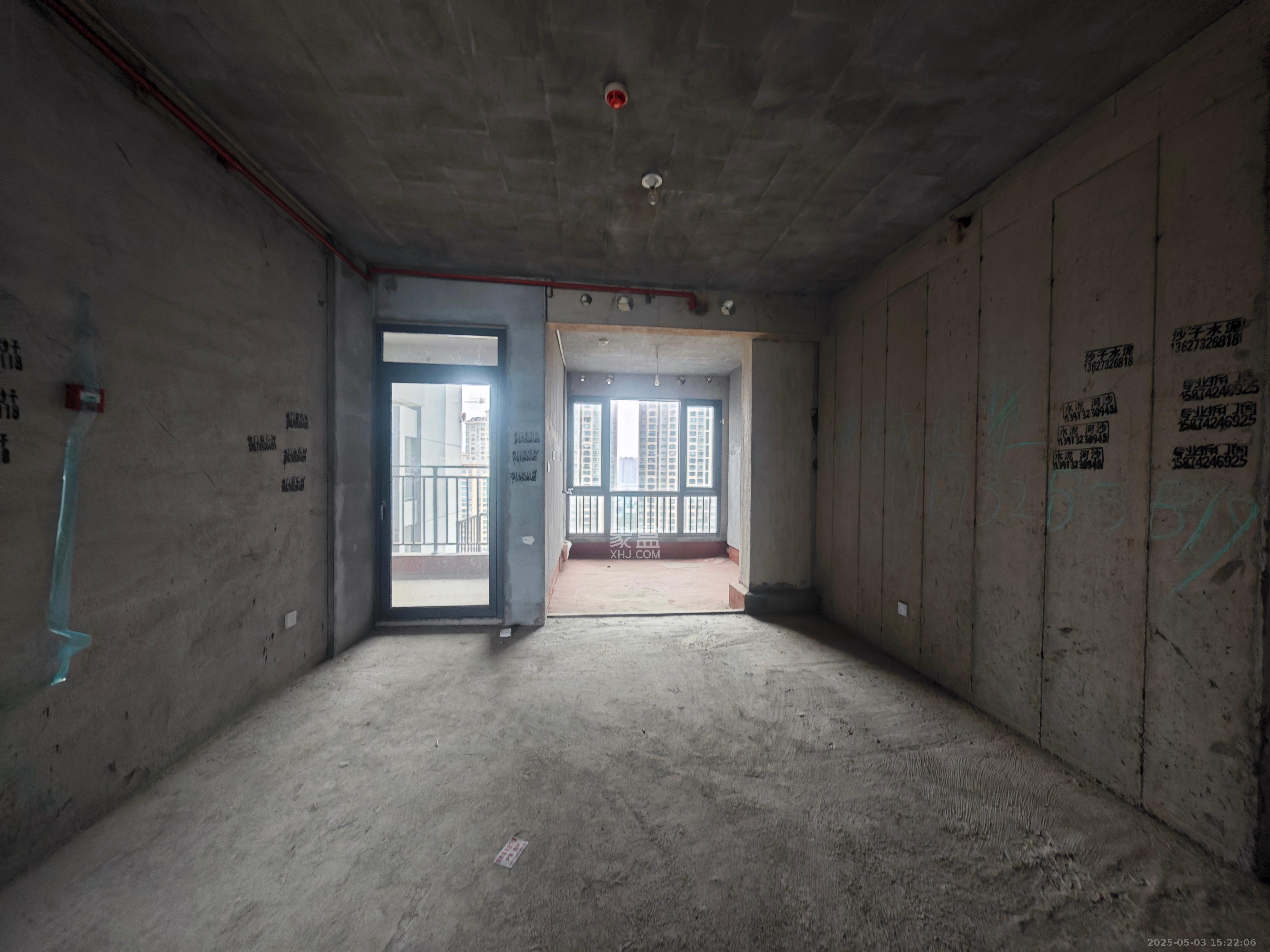 天元观湘云顶 5室2厅2卫 170.0万 天元观湘云顶 5室2厅2卫 170.0万客厅