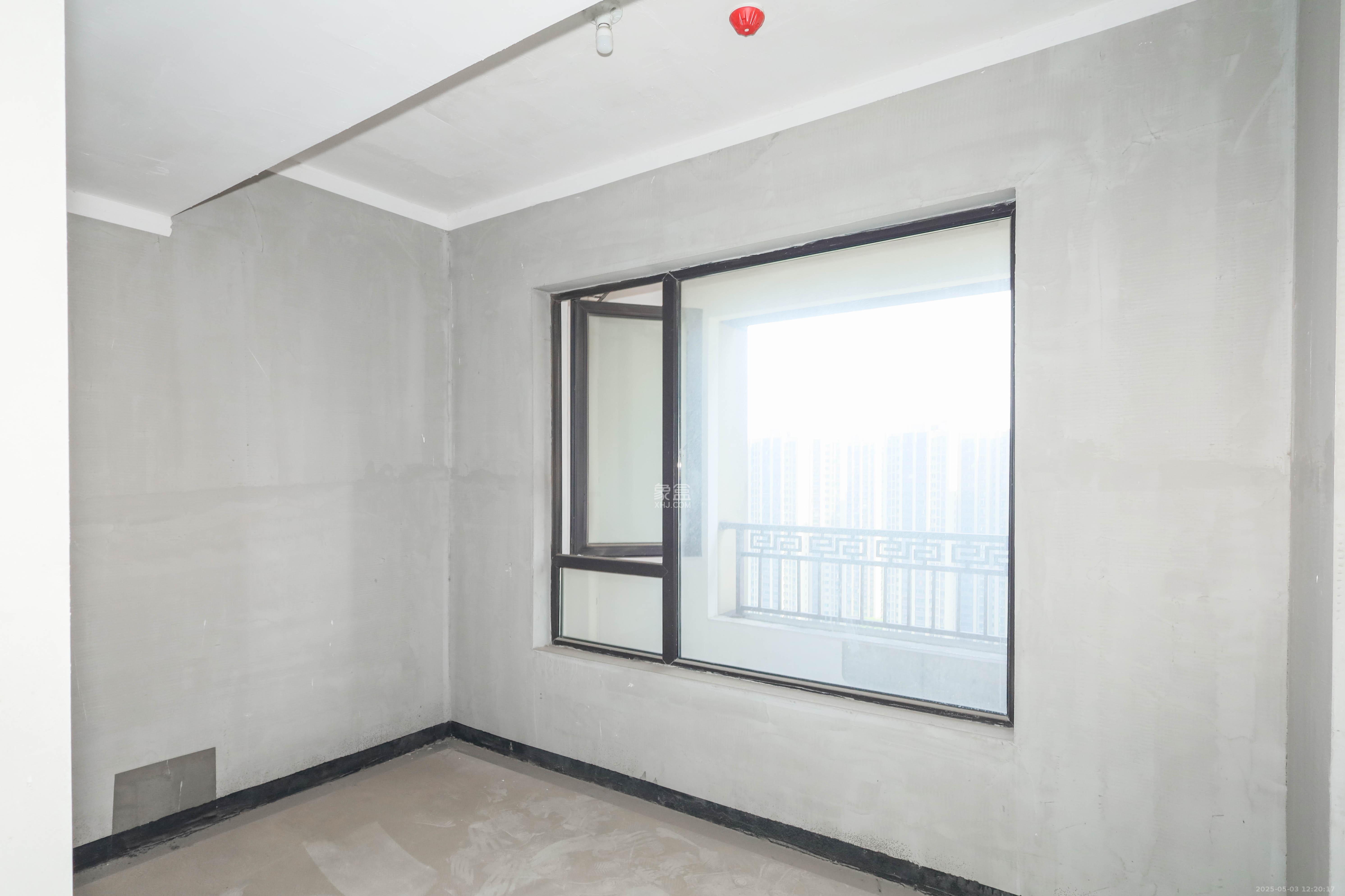 建发央著  4室2厅2卫   246.00万卧室
