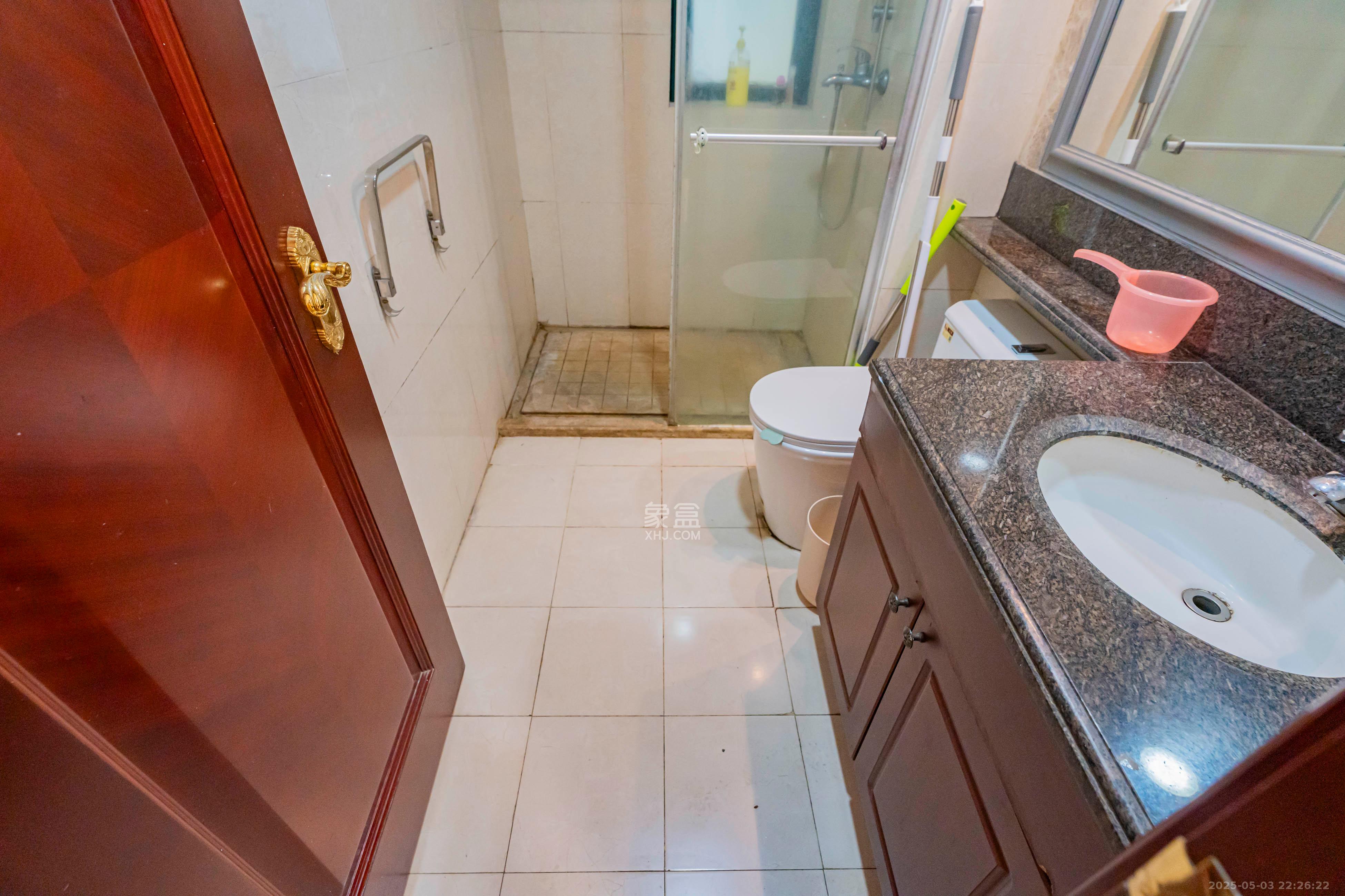 恒大雅苑 2室2厅1卫 66.8万 恒大雅苑 2室2厅1卫 66.8万卫生间