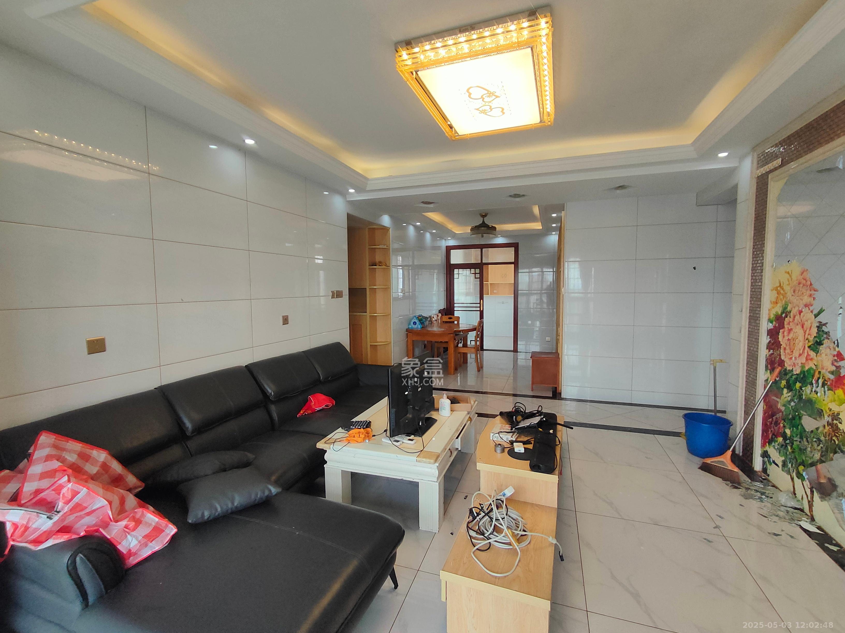 嘉顺苑 3室2厅2卫 2400.0元/月 嘉顺苑 3室2厅2卫 2400.0元/月室内图