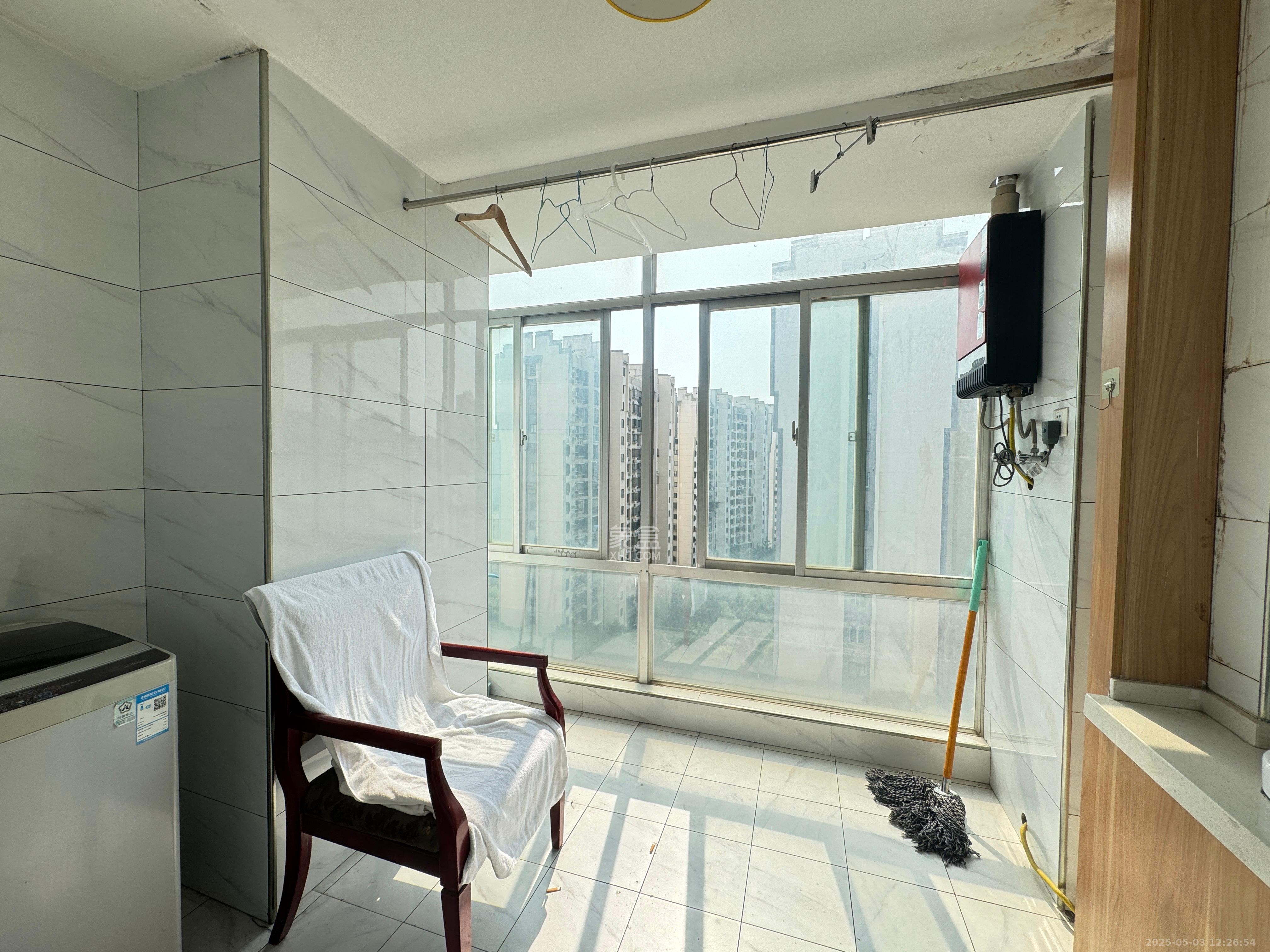 观湖公寓 1室1厅1卫 1400.0元/月 观湖公寓 1室1厅1卫 1400.0元/月室内图