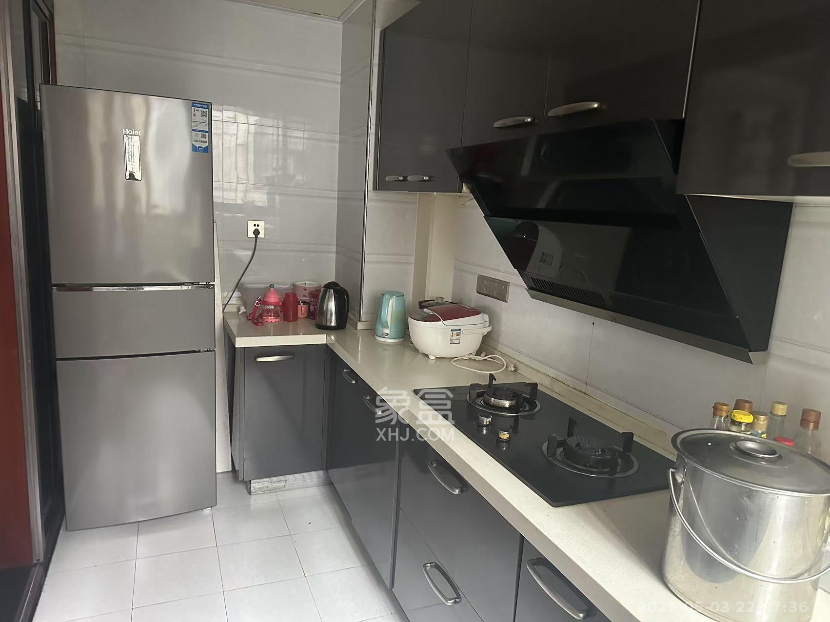 蓝山郡  3室2厅1卫    2000.0元/月室内图