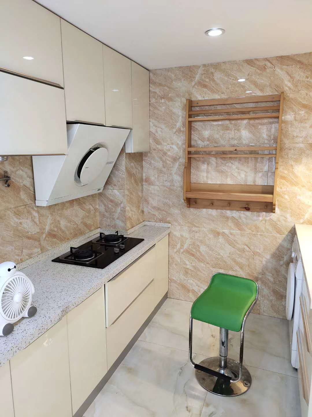 华辰汇景一、二期 1室1厅1卫 1600.00元/月 华辰汇景一、二期 1室1厅1卫 1600.00元/月室内图