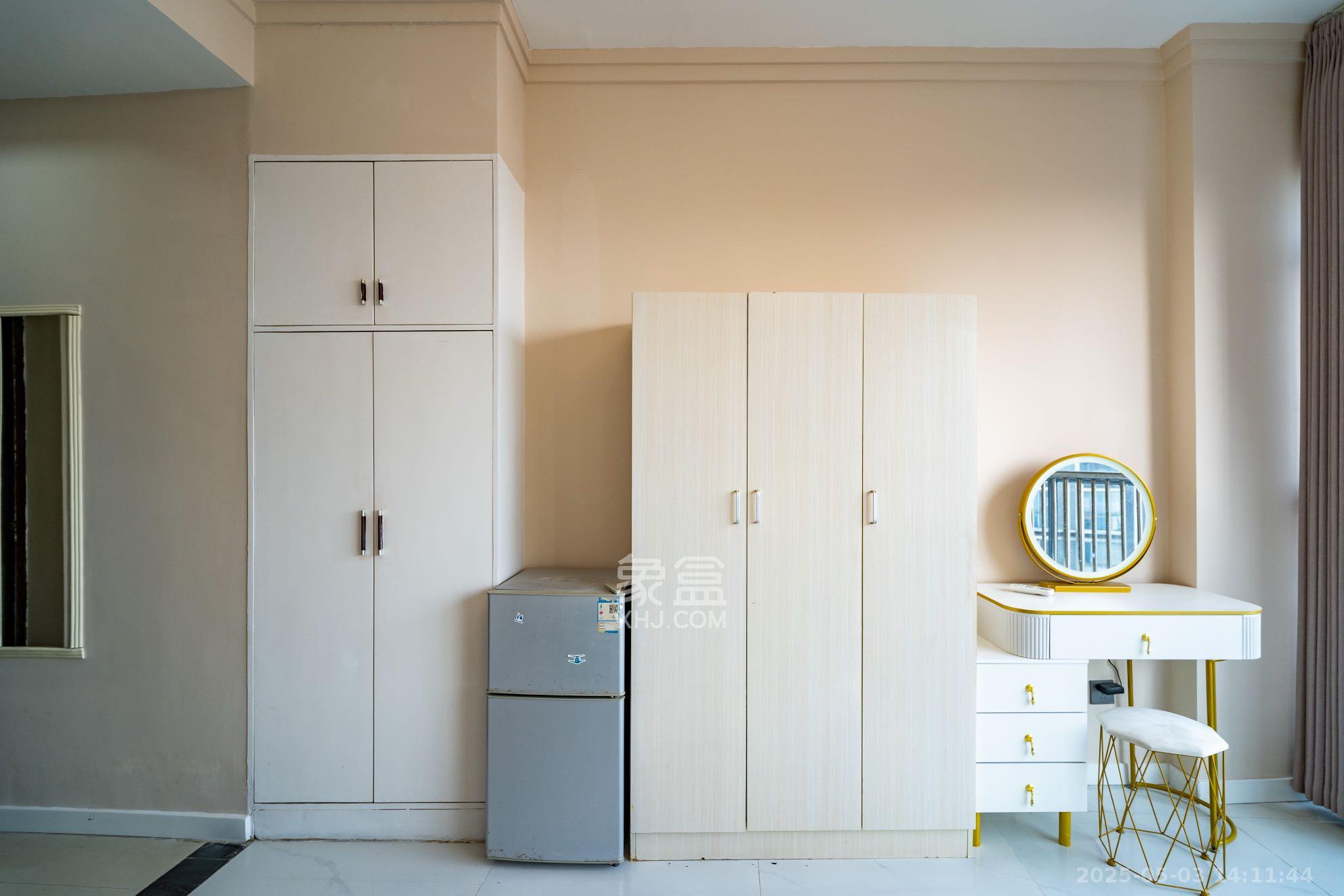 书香名邸  1室1厅1卫    1658.0元/月 书香名邸  1室1厅1卫    1658.0元/月室内图