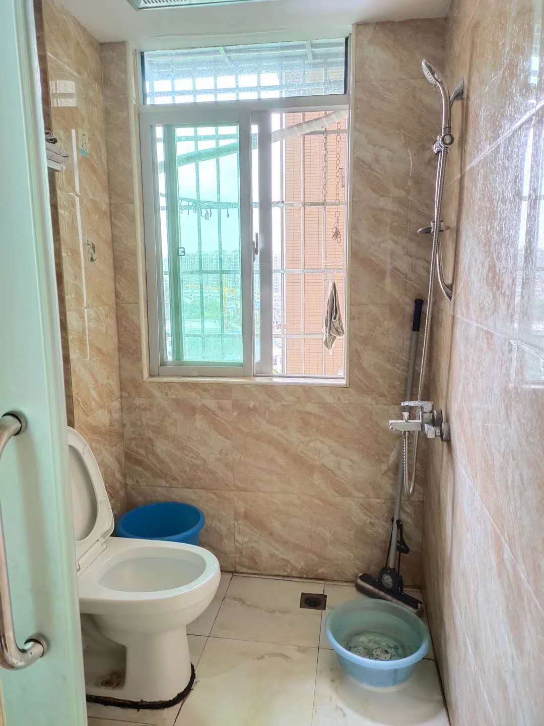 华辰汇景一、二期 1室1厅1卫 1600.00元/月 华辰汇景一、二期 1室1厅1卫 1600.00元/月室内图