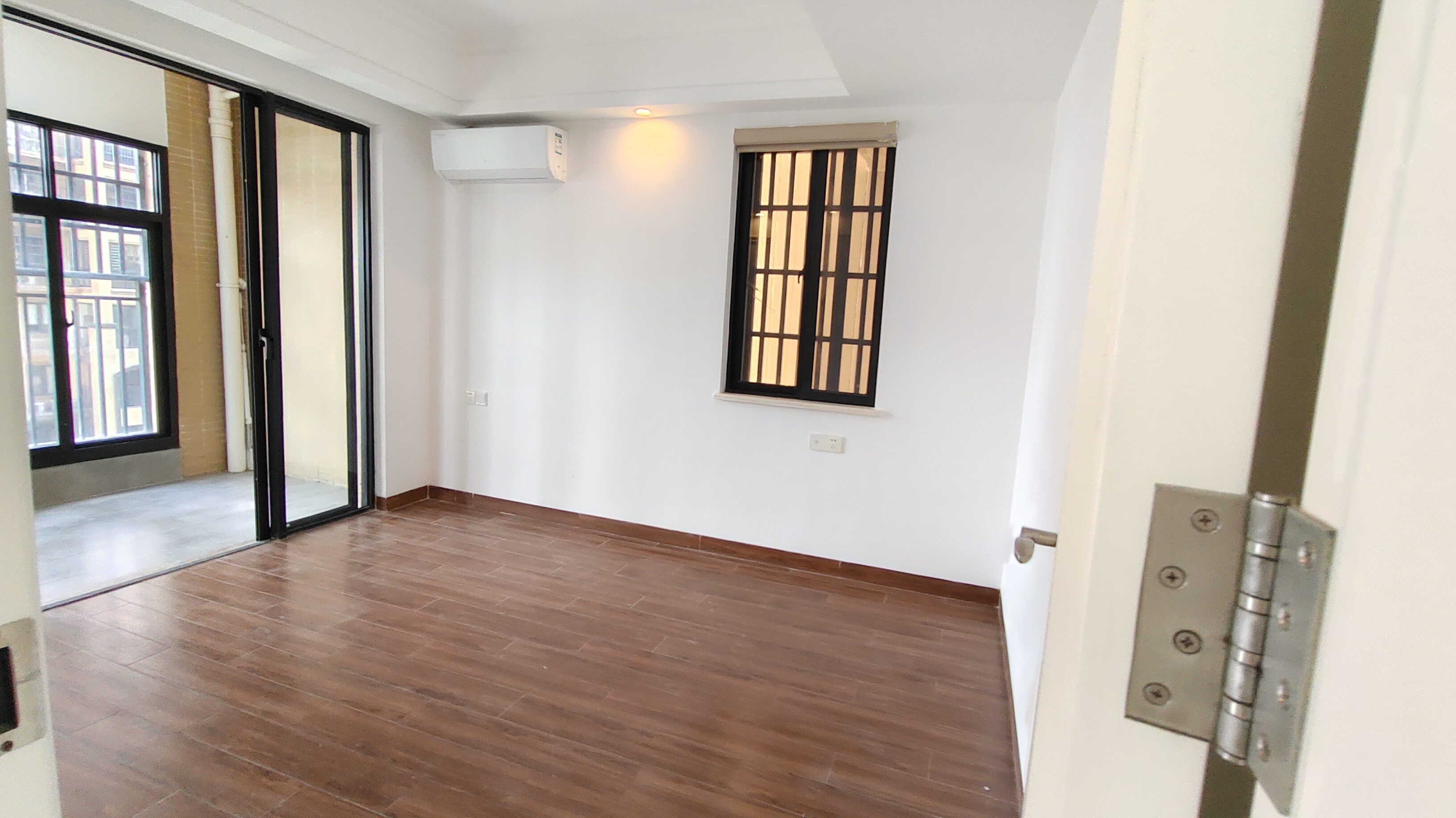 滨江世纪佳城(北区) 2室2厅1卫 129.0万 滨江世纪佳城(北区) 2室2厅1卫 129.0万客厅