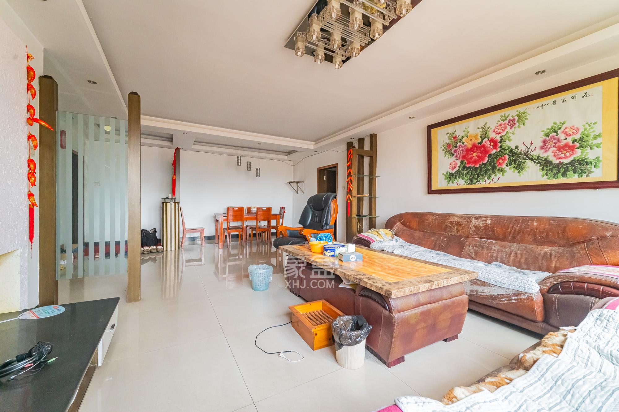 开源鑫阁 4室2厅2卫 75.0万 开源鑫阁 4室2厅2卫 75.0万客厅