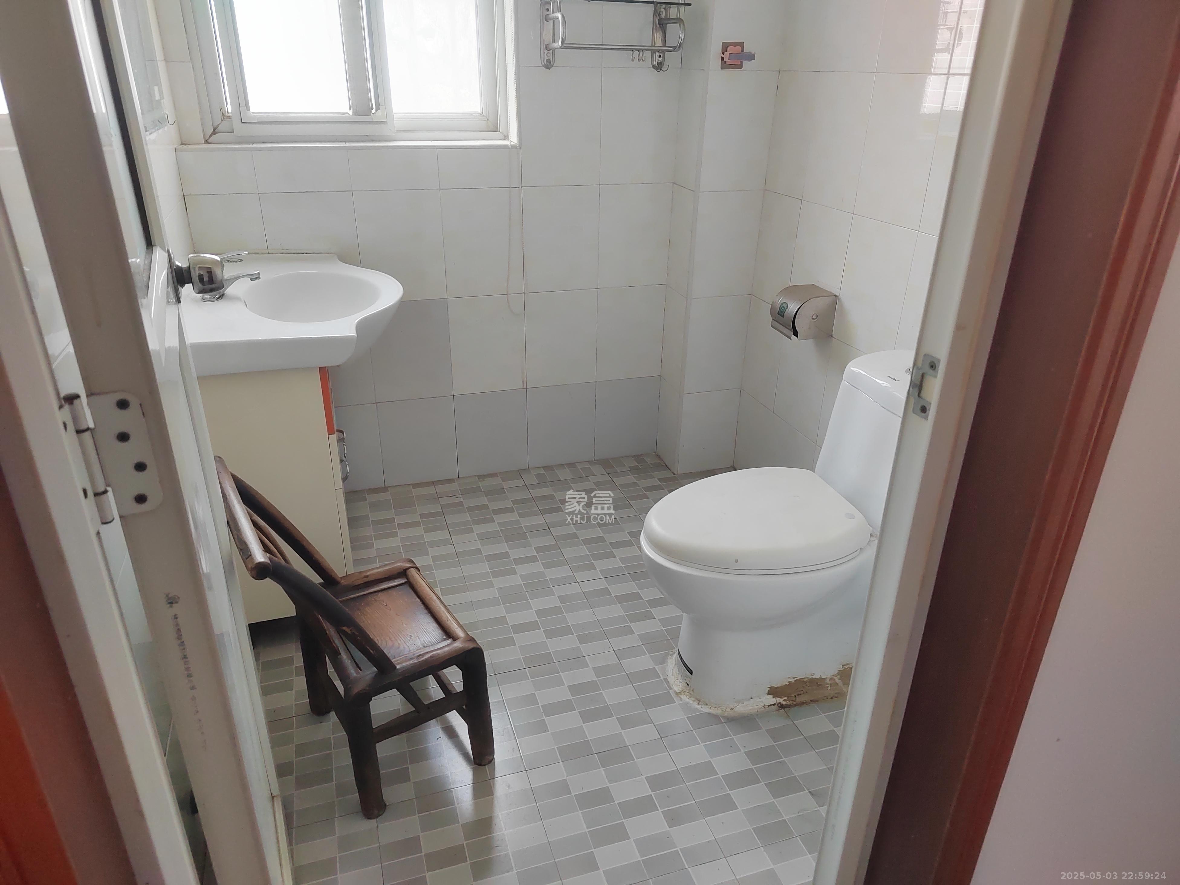 鄱阳小区  3室2厅1卫    1800.0元/月室内图
